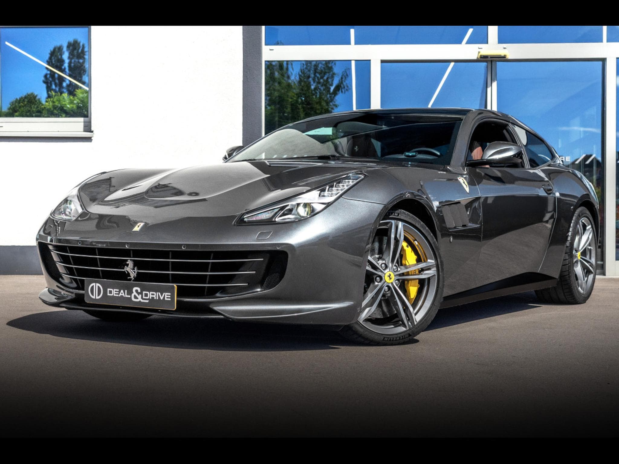 Ferrari GTC4 Lusso V12 (689 CH) - GRIGIO SILVERSTONE – FERRARI POWER WARRANTY 0 (2016) - Foto 1