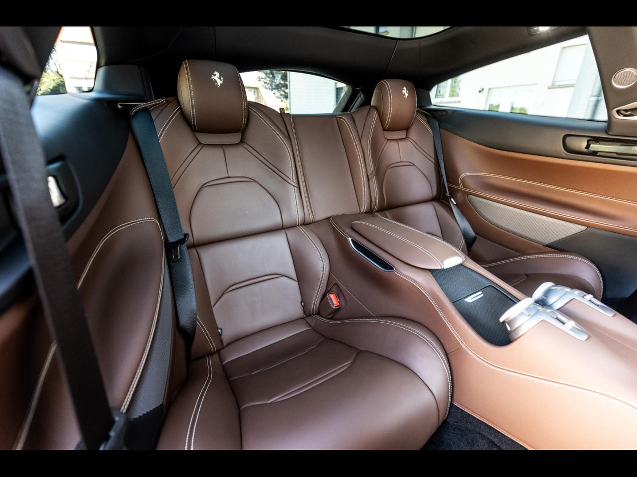 Ferrari GTC4 Lusso V12 (689 CH) - GRIGIO SILVERSTONE – FERRARI POWER WARRANTY 0 (2016) - Foto 15