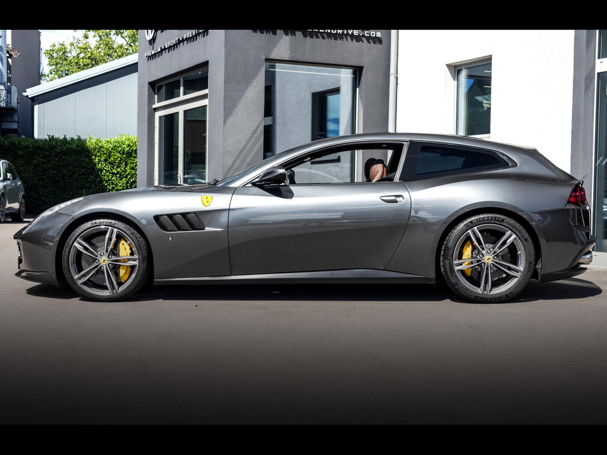 Ferrari GTC4 Lusso V12 (689 CH) - GRIGIO SILVERSTONE – FERRARI POWER WARRANTY 0 (2016) - Foto 2