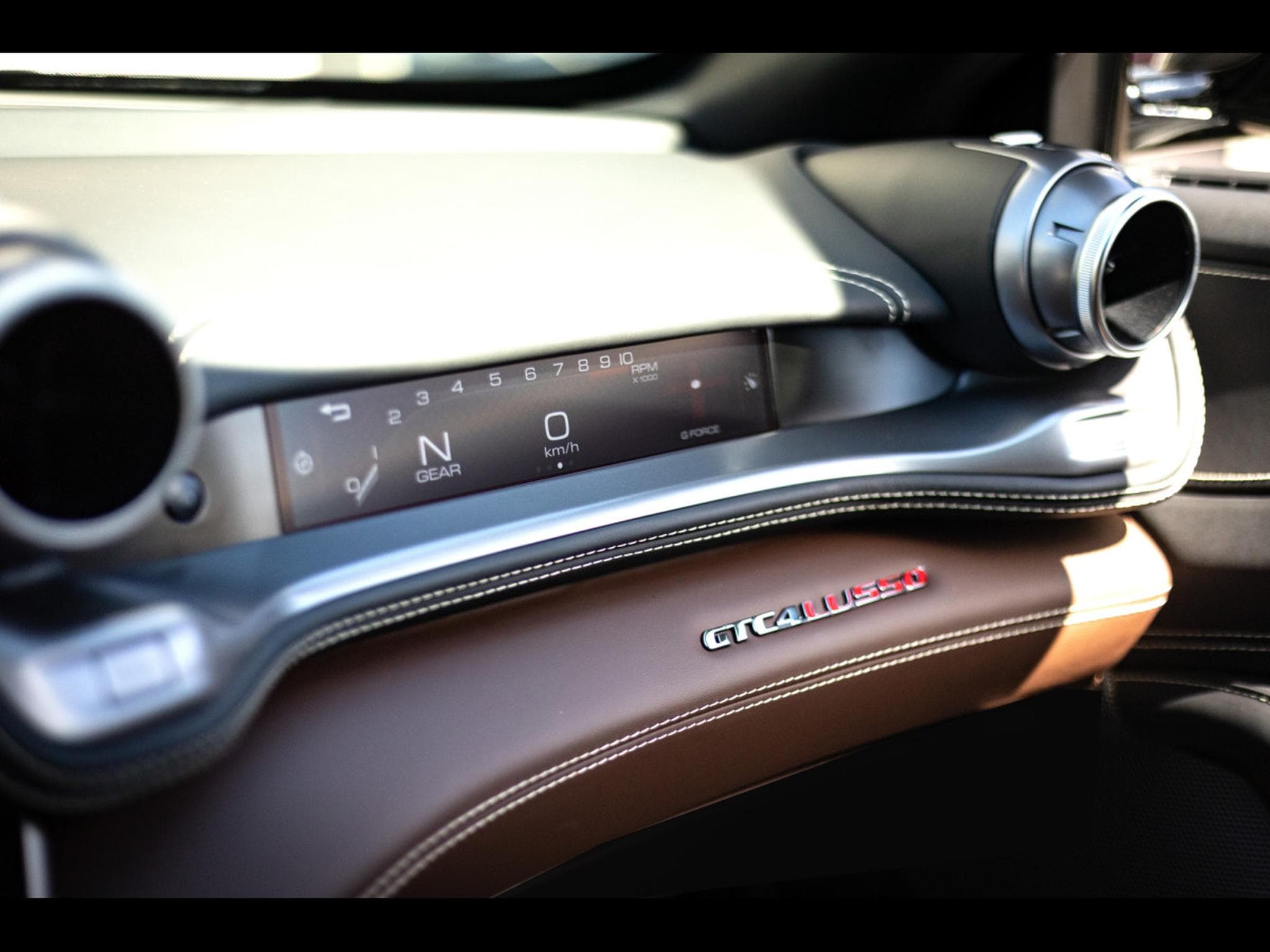 Ferrari GTC4 Lusso V12 (689 CH) - GRIGIO SILVERSTONE – FERRARI POWER WARRANTY 0 (2016) - Foto 23
