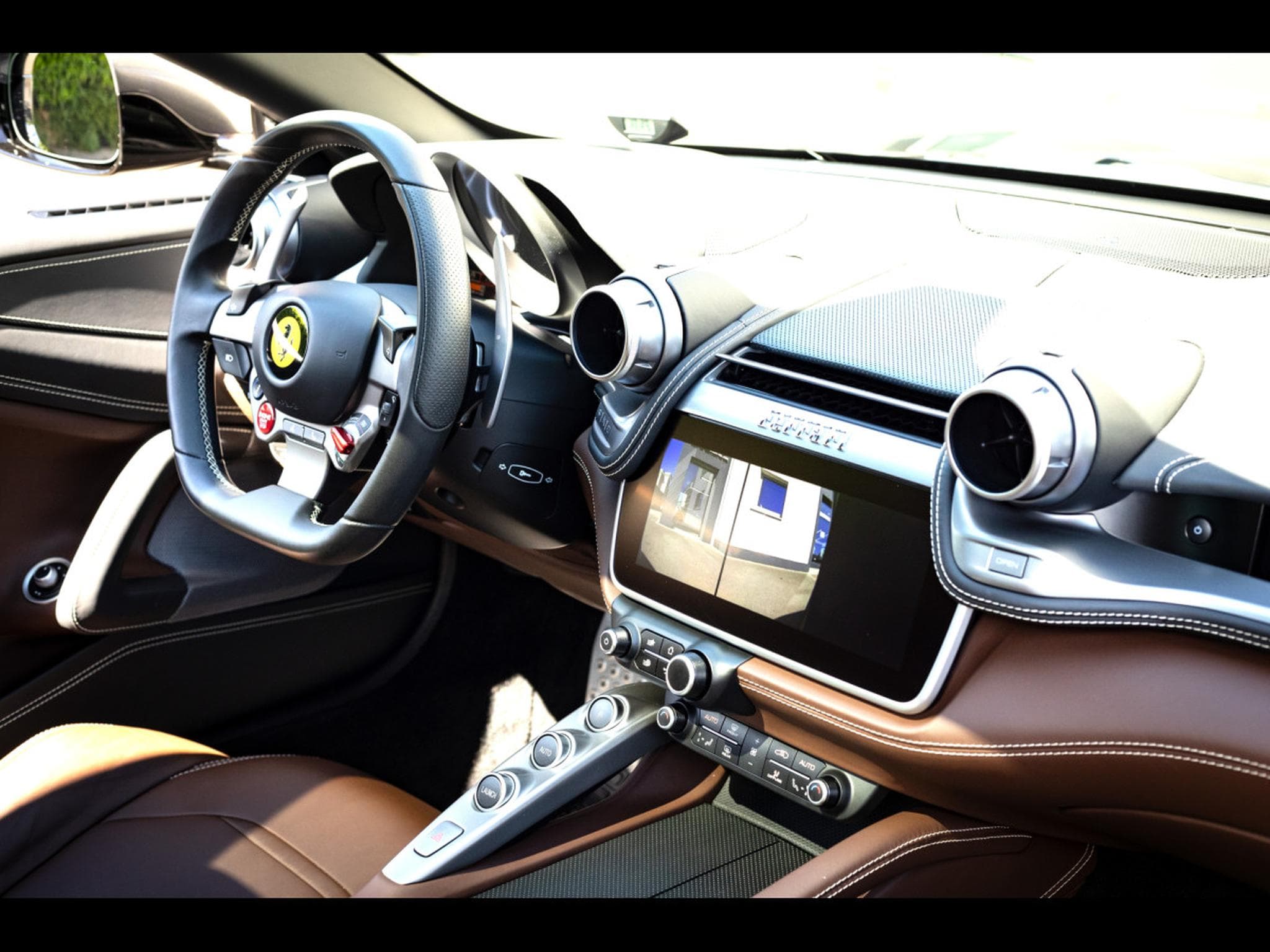 Ferrari GTC4 Lusso V12 (689 CH) - GRIGIO SILVERSTONE – FERRARI POWER WARRANTY 0 (2016) - Foto 24