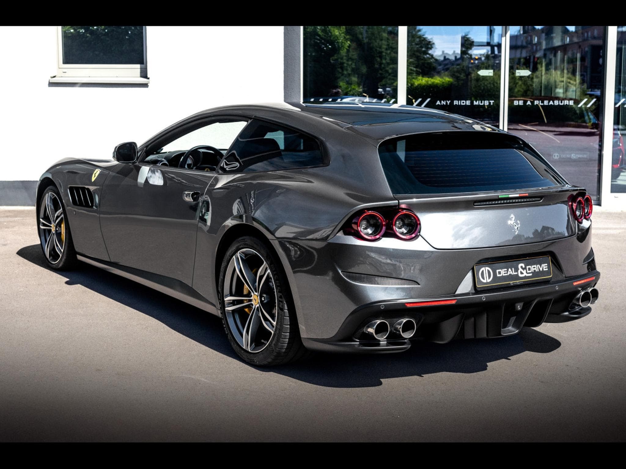 Ferrari GTC4 Lusso V12 (689 CH) - GRIGIO SILVERSTONE – FERRARI POWER WARRANTY 0 (2016) - Foto 3