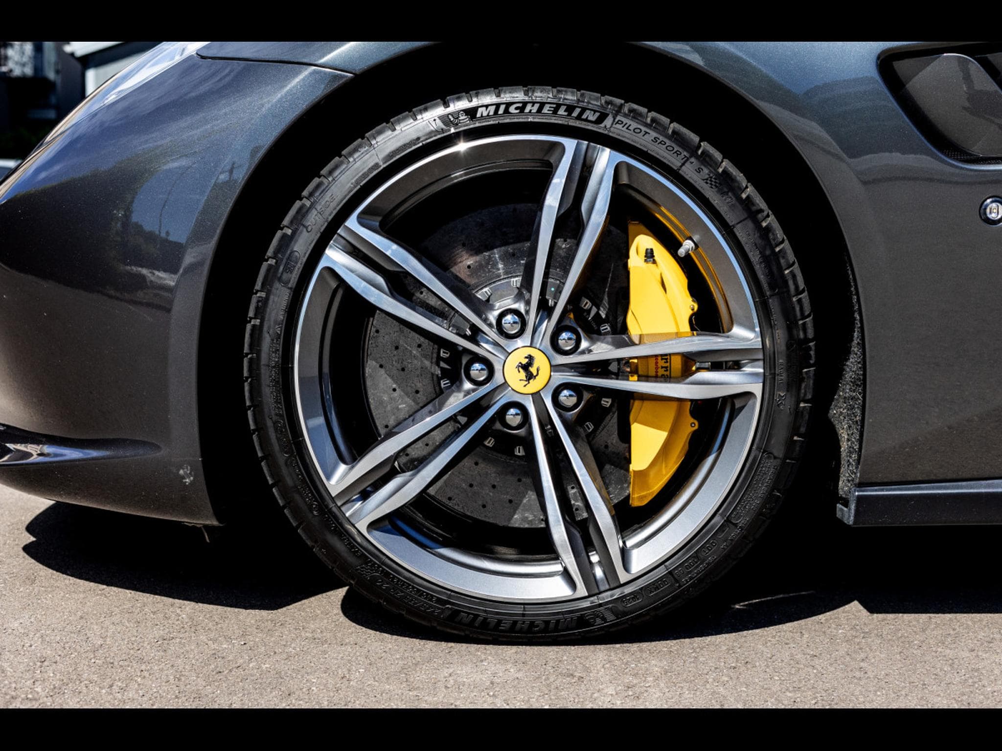 Ferrari GTC4 Lusso V12 (689 CH) - GRIGIO SILVERSTONE – FERRARI POWER WARRANTY 0 (2016) - Foto 9