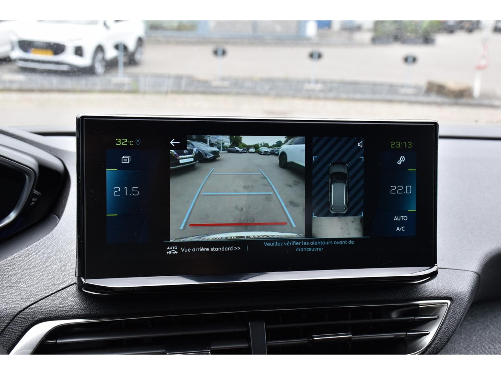 Peugeot 3008 1.6 Hybrid PHEV 180 Allure e-EAT8 LANE CAM 1° MAIN (2025) - Foto 16
