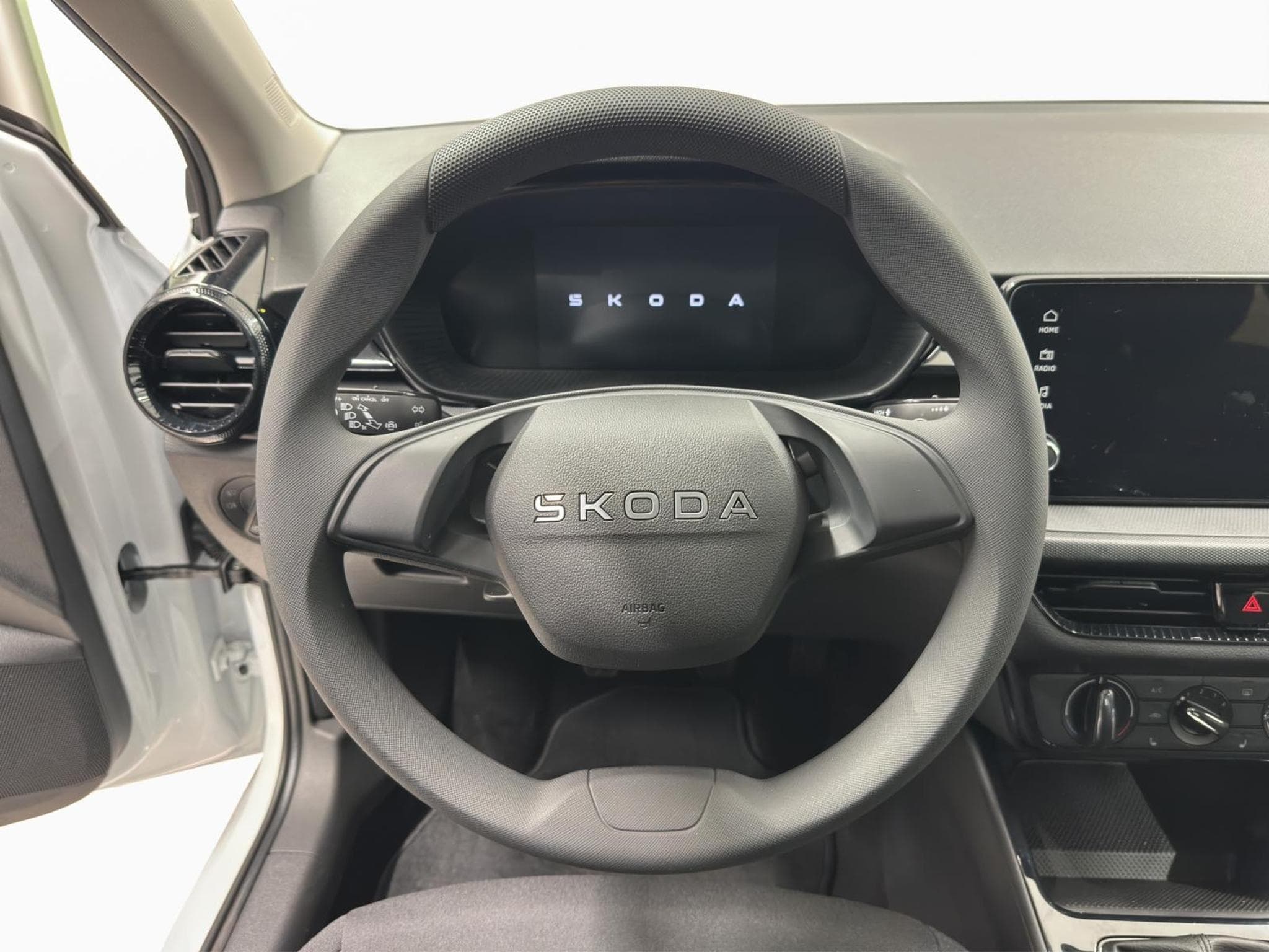 Skoda Fabia Essence (2025) - Photo 12