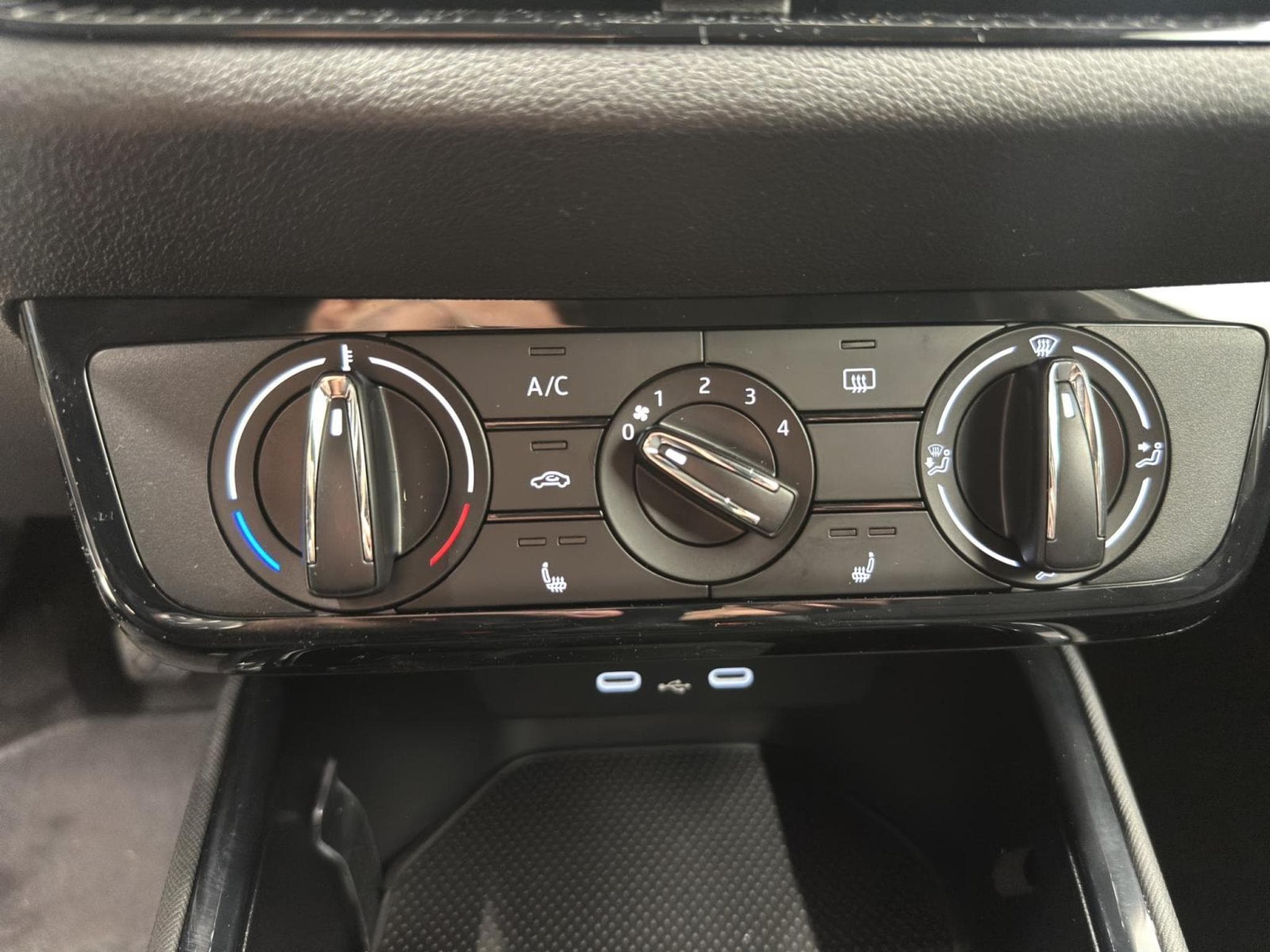 Skoda Fabia Essence (2025) - Photo 21