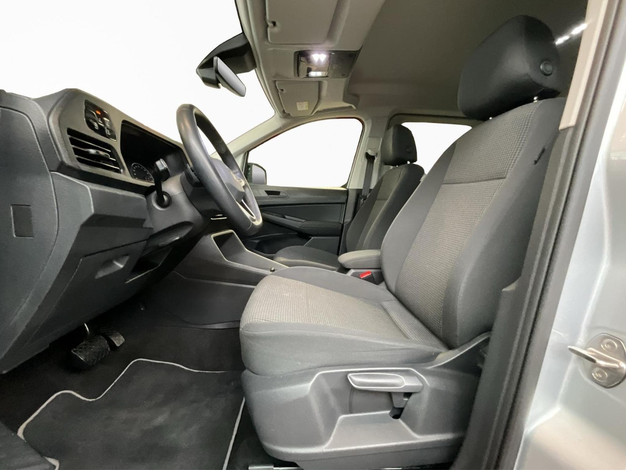 VW Caddy DSG+P.Cool&Sound+RearView+AHK (2023) - Photo 11