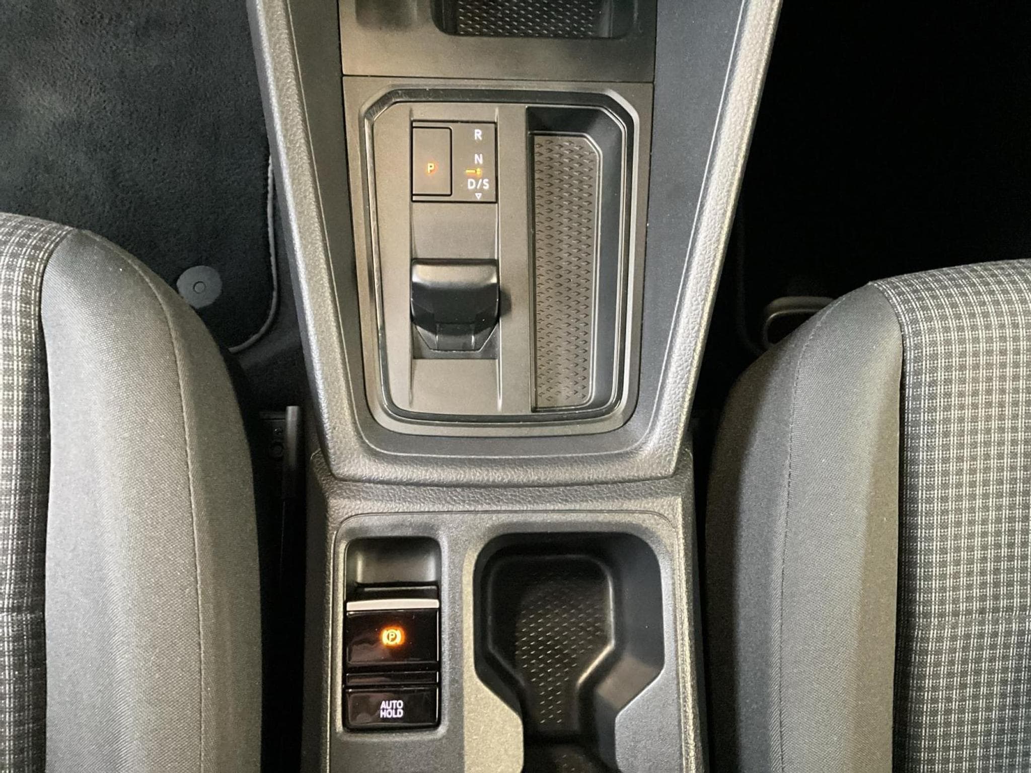 VW Caddy DSG+P.Cool&Sound+RearView+AHK (2023) - Photo 15