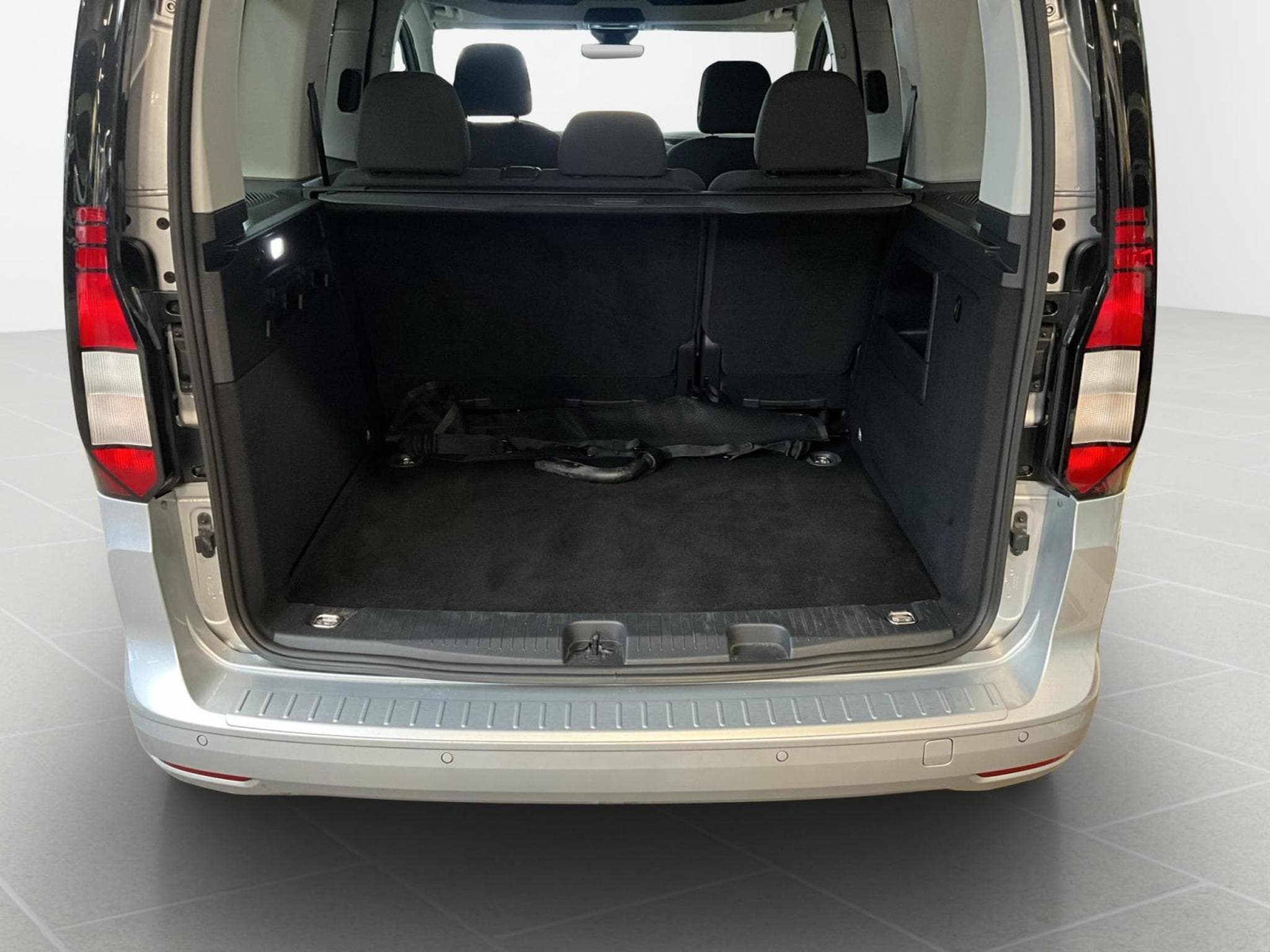 VW Caddy DSG+P.Cool&Sound+RearView+AHK (2023) - Photo 20