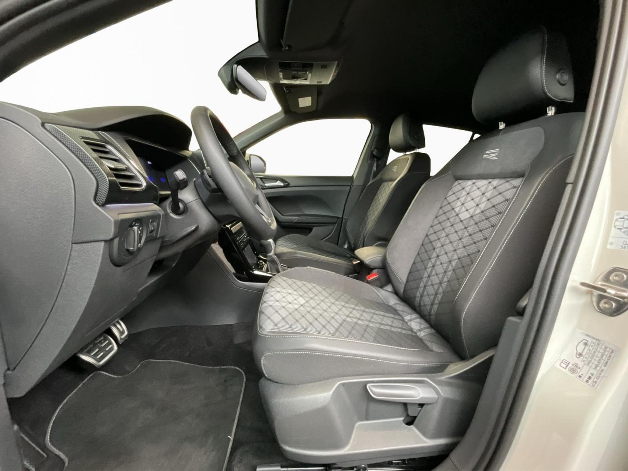 VW T-Cross R-Line+DSG+P.Ass.+RearView+IQ-Drive (2024) - Photo 11