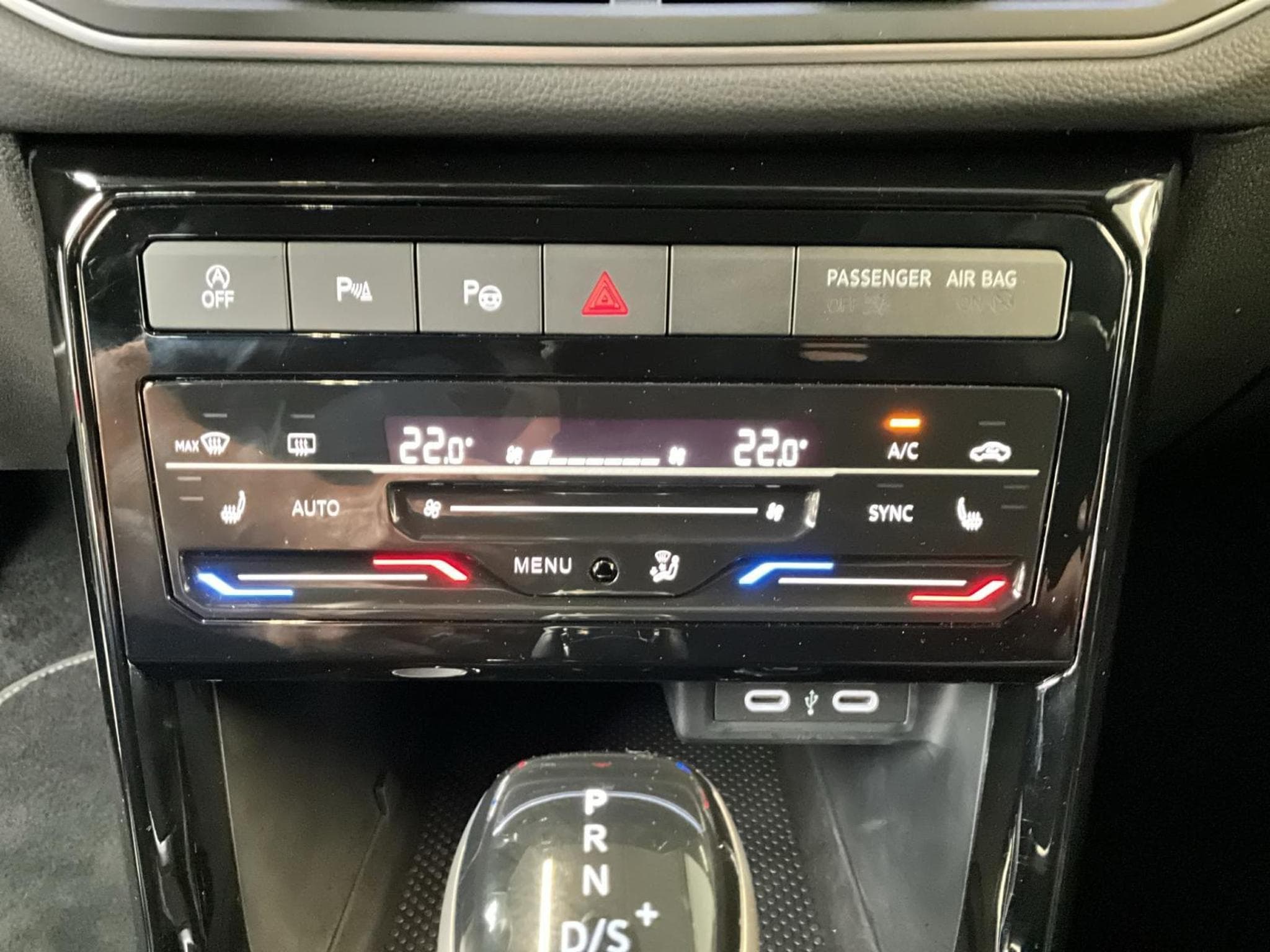 VW T-Cross R-Line+DSG+P.Ass.+RearView+IQ-Drive (2024) - Photo 14