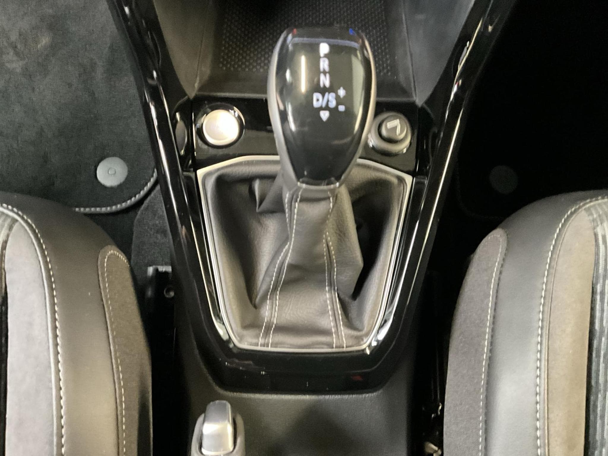 VW T-Cross R-Line+DSG+P.Ass.+RearView+IQ-Drive (2024) - Photo 15