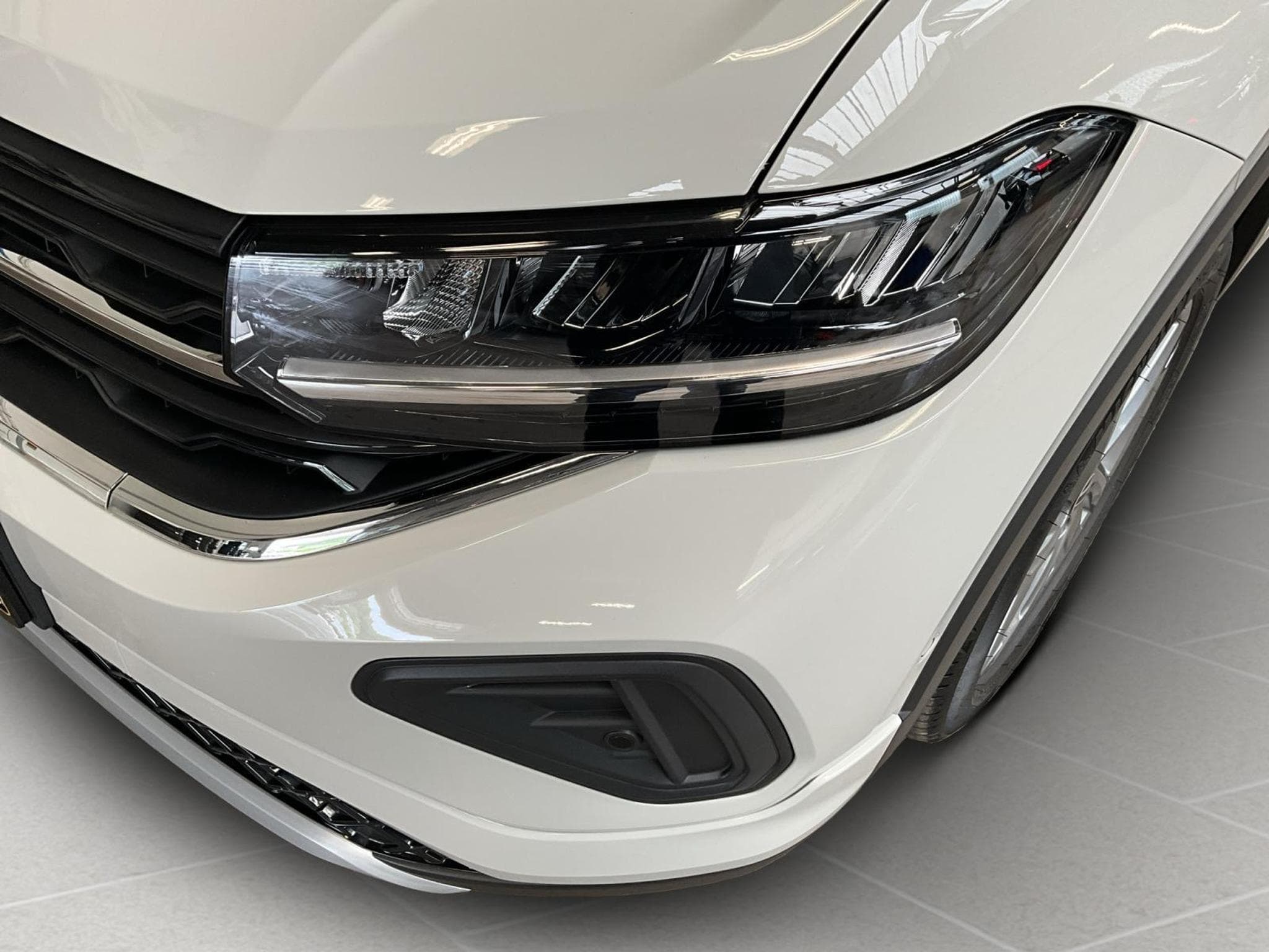 VW T-Cross R-Line+DSG+P.Ass.+RearView+IQ-Drive (2024) - Photo 9