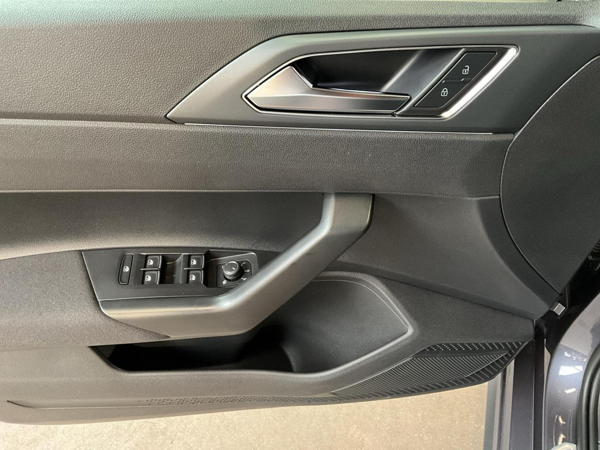 VW Polo R-Line+DSG+Park&Comfort+IQ-Light+RearView (2025) - Photo 10