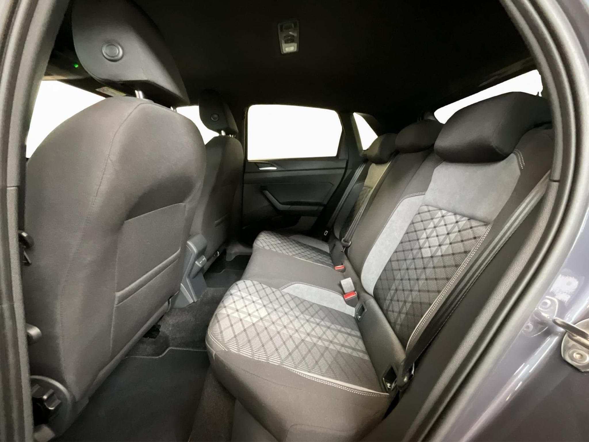 VW Polo R-Line+DSG+Park&Comfort+IQ-Light+RearView (2025) - Photo 18