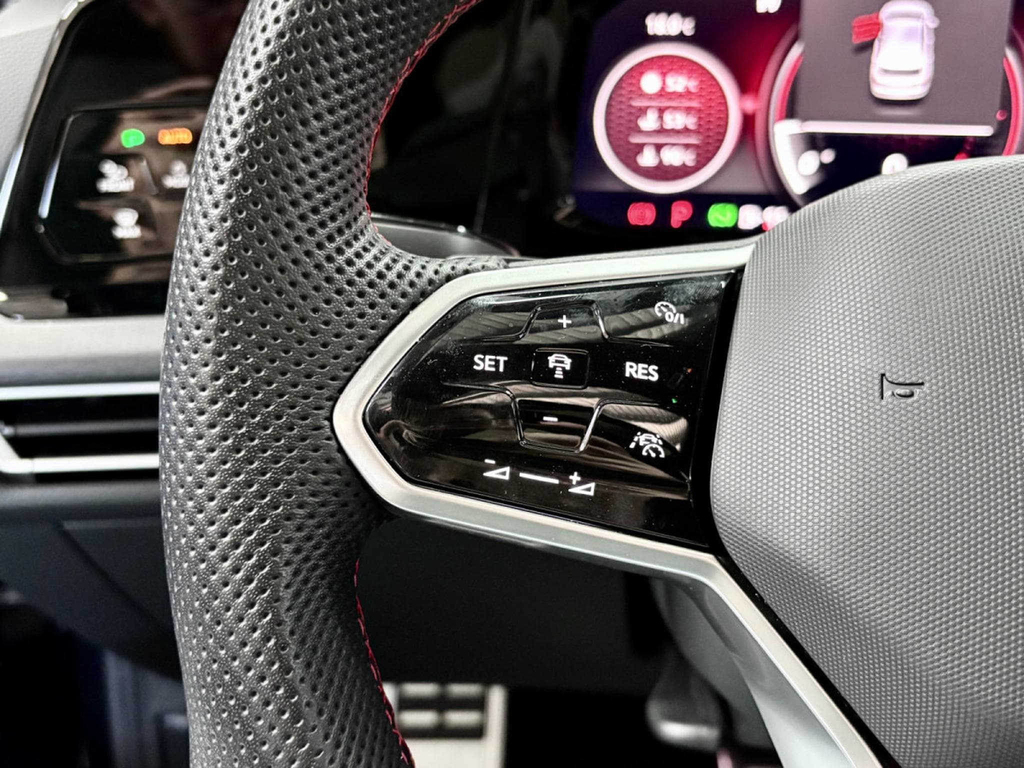 VW Golf GTI Clubsport 2.0 TSI 300 CV DSG7 * DCC * MATRIX *PANO* *HAR (2023) - Photo 12
