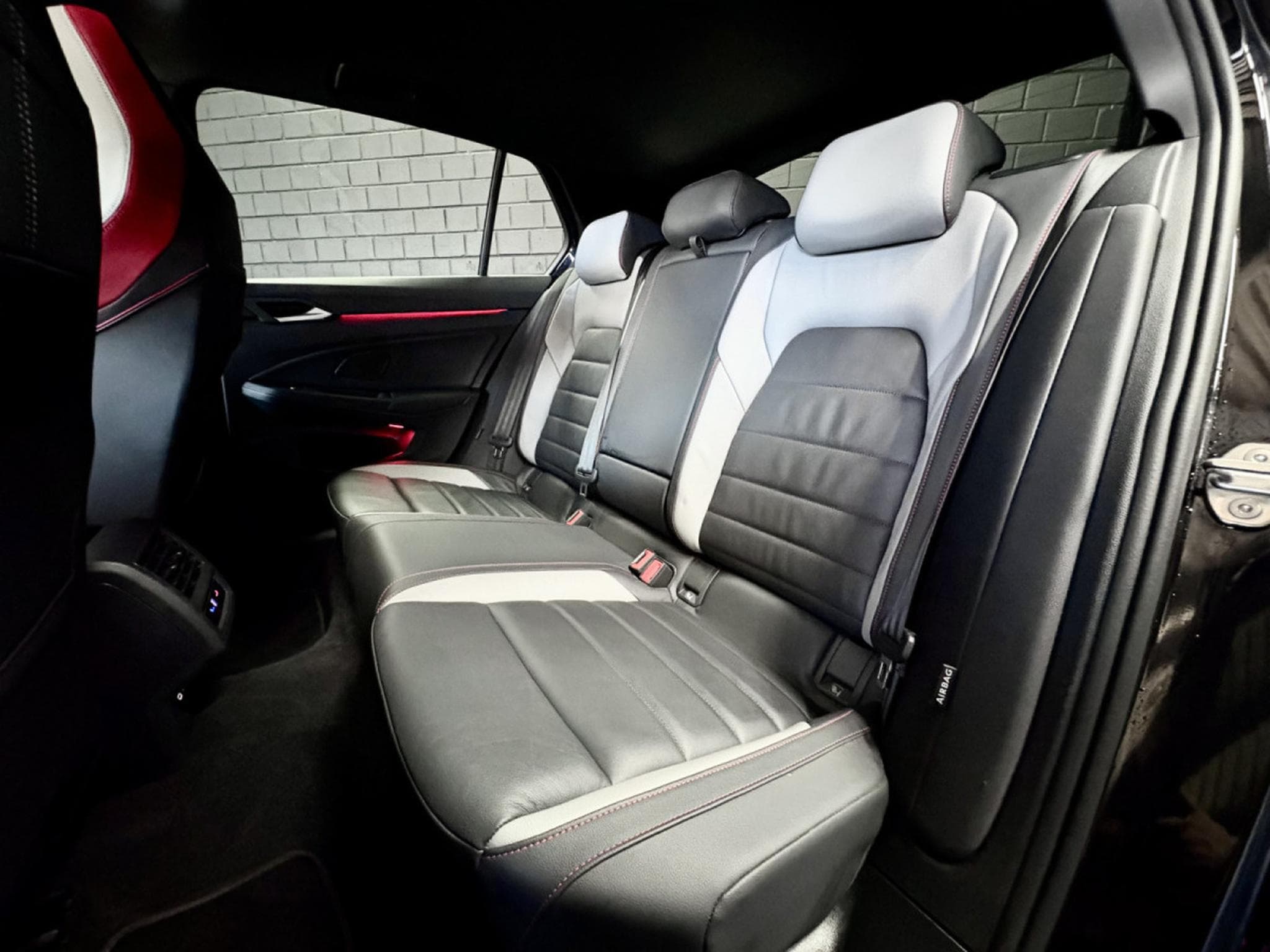 VW Golf GTI Clubsport 2.0 TSI 300 CV DSG7 * DCC * MATRIX *PANO* *HAR (2023) - Photo 21