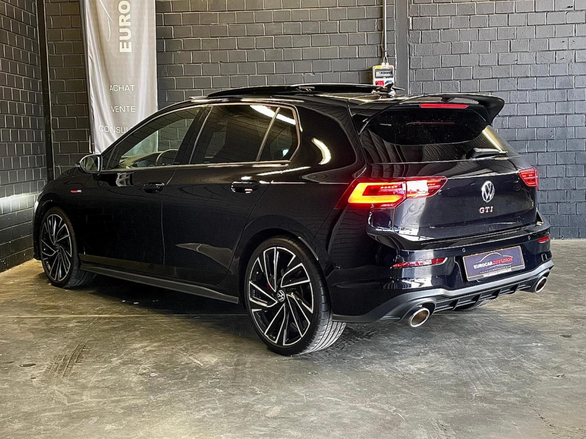 VW Golf GTI Clubsport 2.0 TSI 300 CV DSG7 * DCC * MATRIX *PANO* *HAR (2023) - Photo 4
