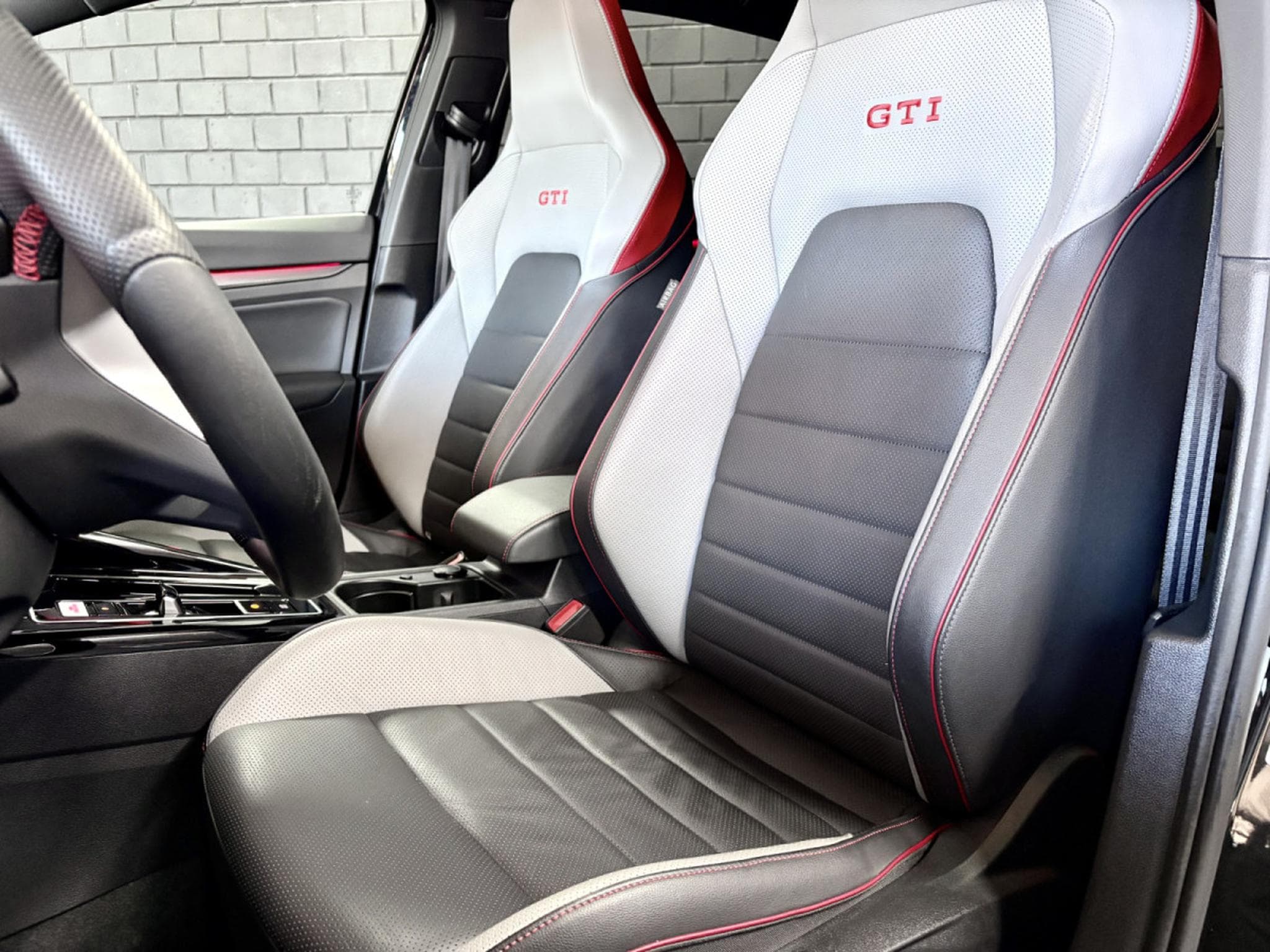 VW Golf GTI Clubsport 2.0 TSI 300 CV DSG7 * DCC * MATRIX *PANO* *HAR (2023) - Photo 7