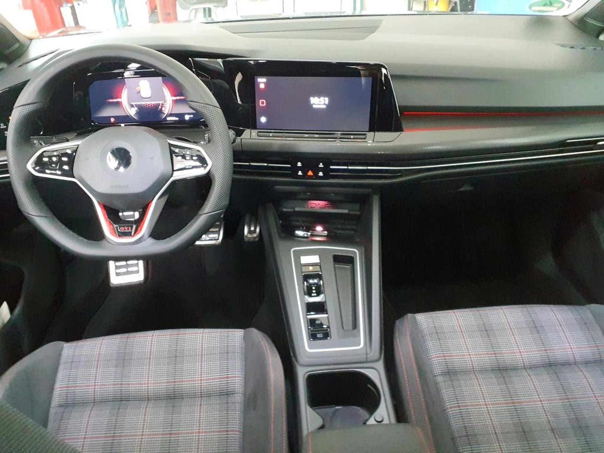 VW Golf GTI 2.0 TSI 245 CV DSG7 * MATRIX * ESTORIL * ACC * (2022) - Foto 4