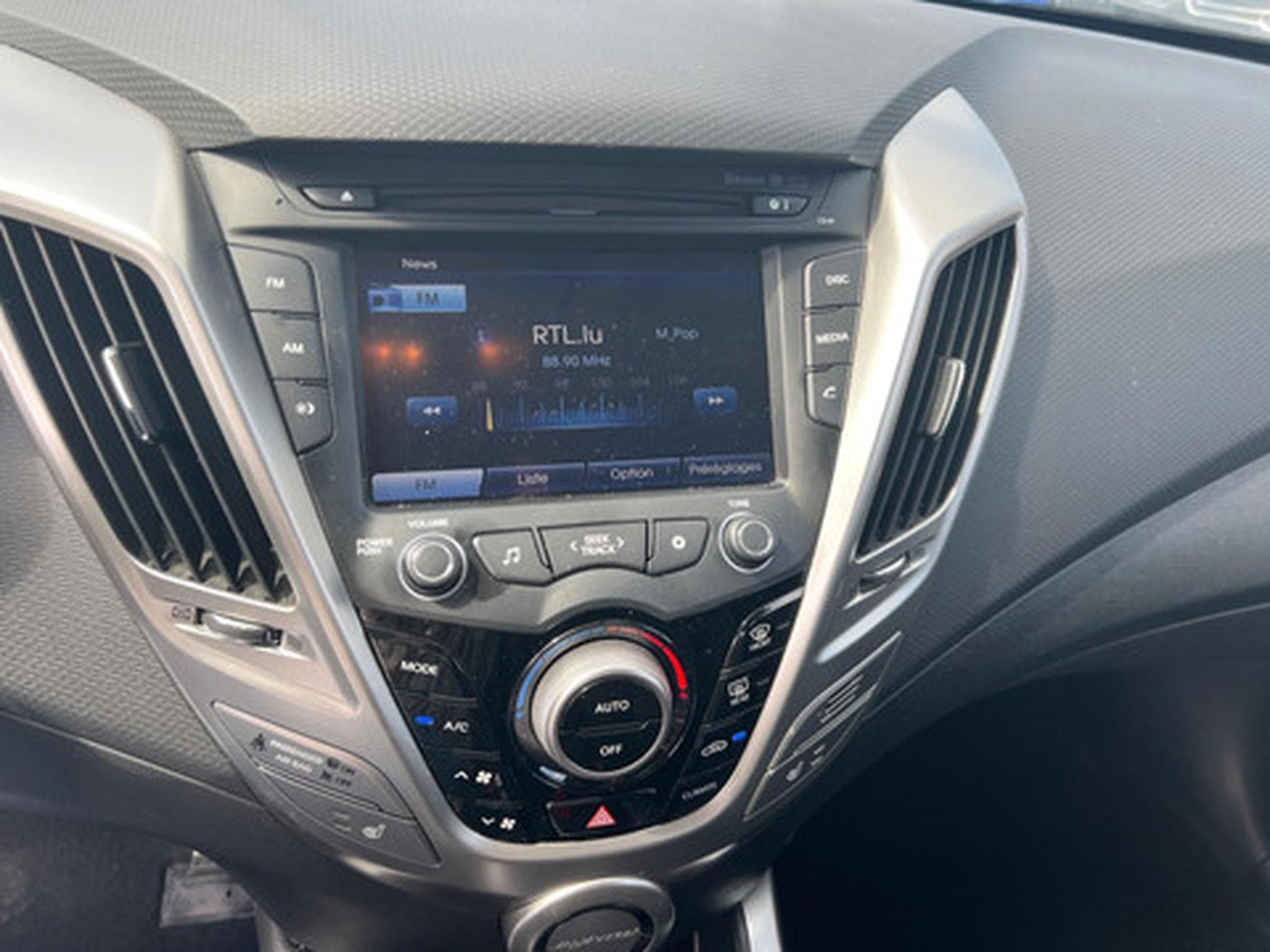 Hyundai Veloster 1.6 GDI 140 PACK PREMIUM DCT-6 (2011) - Photo 3