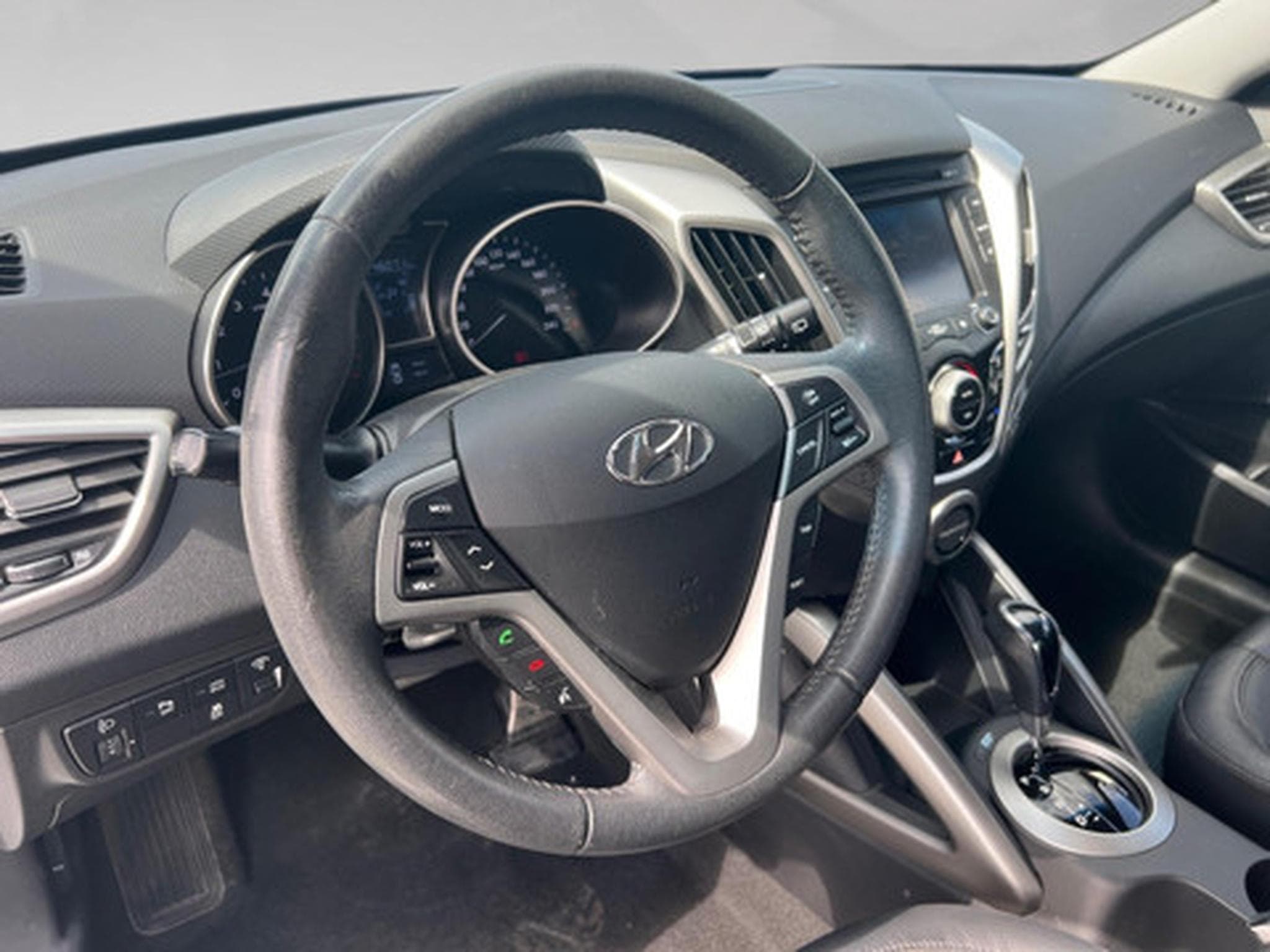 Hyundai Veloster 1.6 GDI 140 PACK PREMIUM DCT-6 (2011) - Photo 4