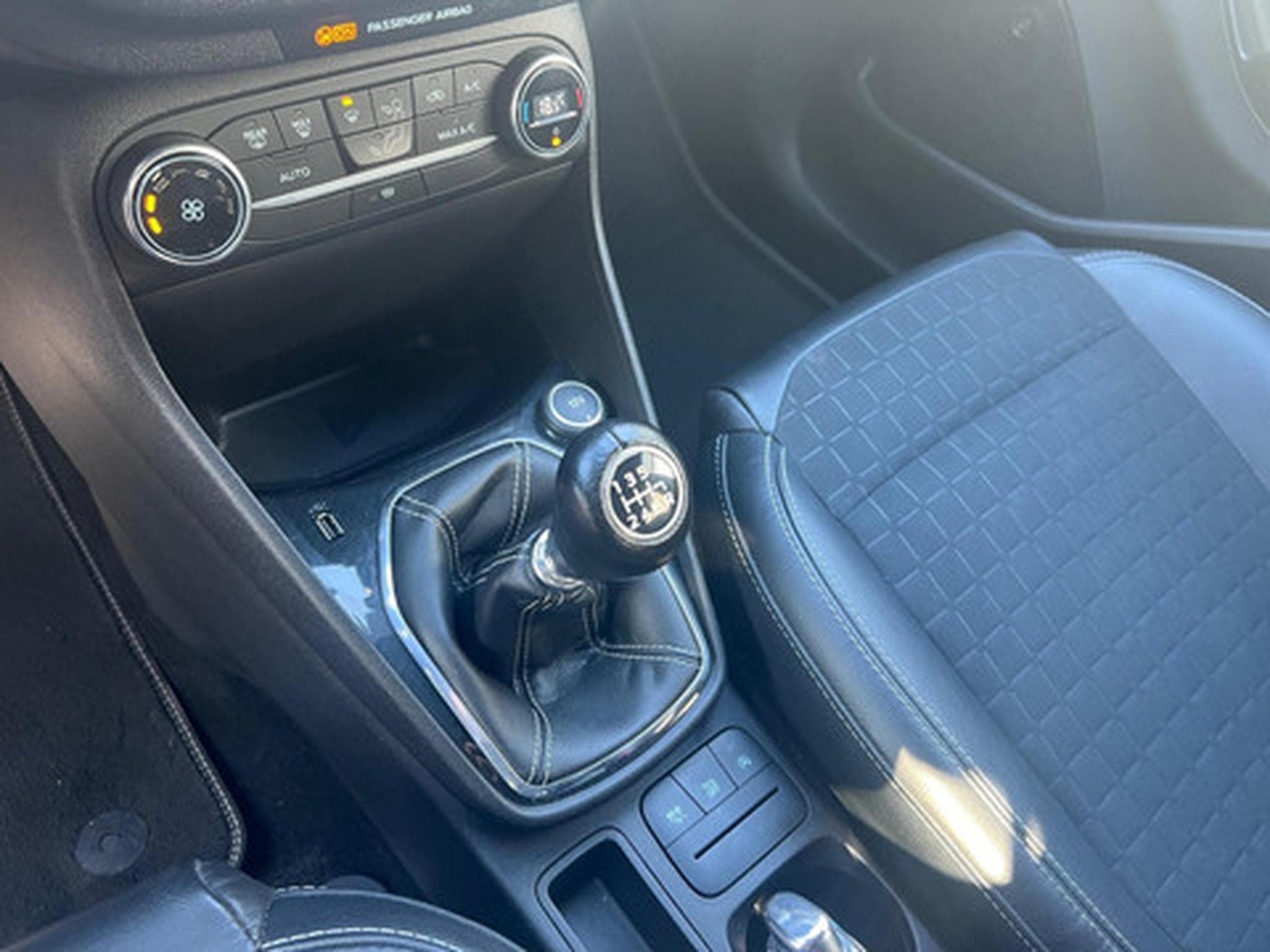 Ford Fiesta 1.0i EcoBoost 70kW Active (2018) - Photo 10