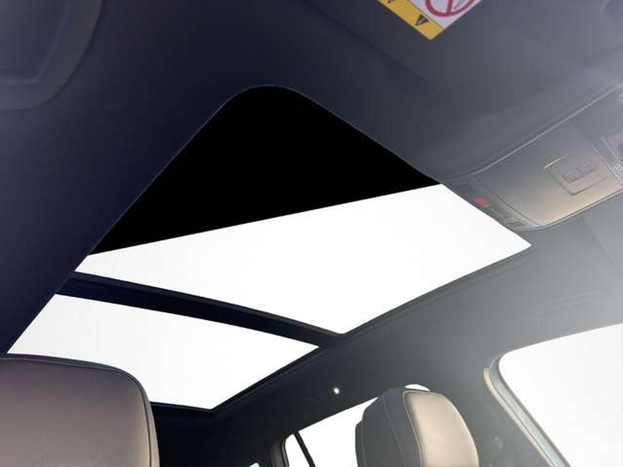 VW Tiguan R-Line 4Motion/Matrix/AHK/Black/DCC (2022) - Photo 18