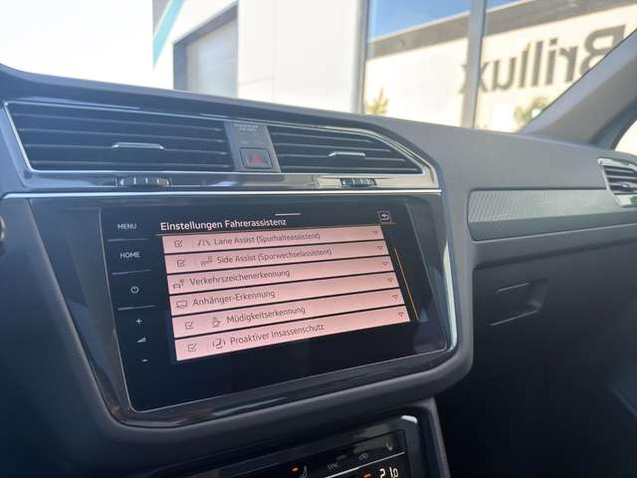 VW Tiguan R-Line 4Motion/Matrix/AHK/Black/DCC (2022) - Photo 22