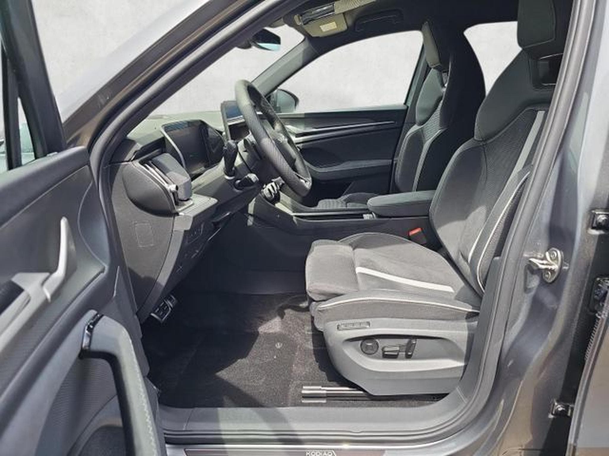 Skoda Kodiaq 2.0 TDI 142kW 4x4 Sportline (2026) - Photo 9