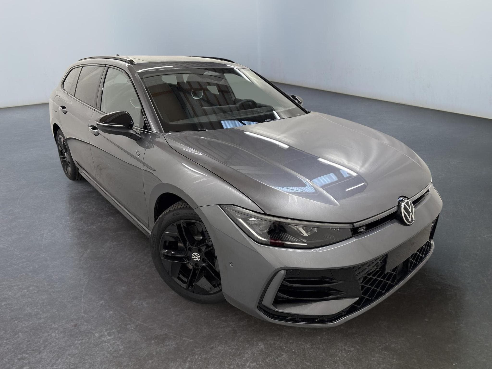 VW Passat Variant R-Line (2026) - Photo 1