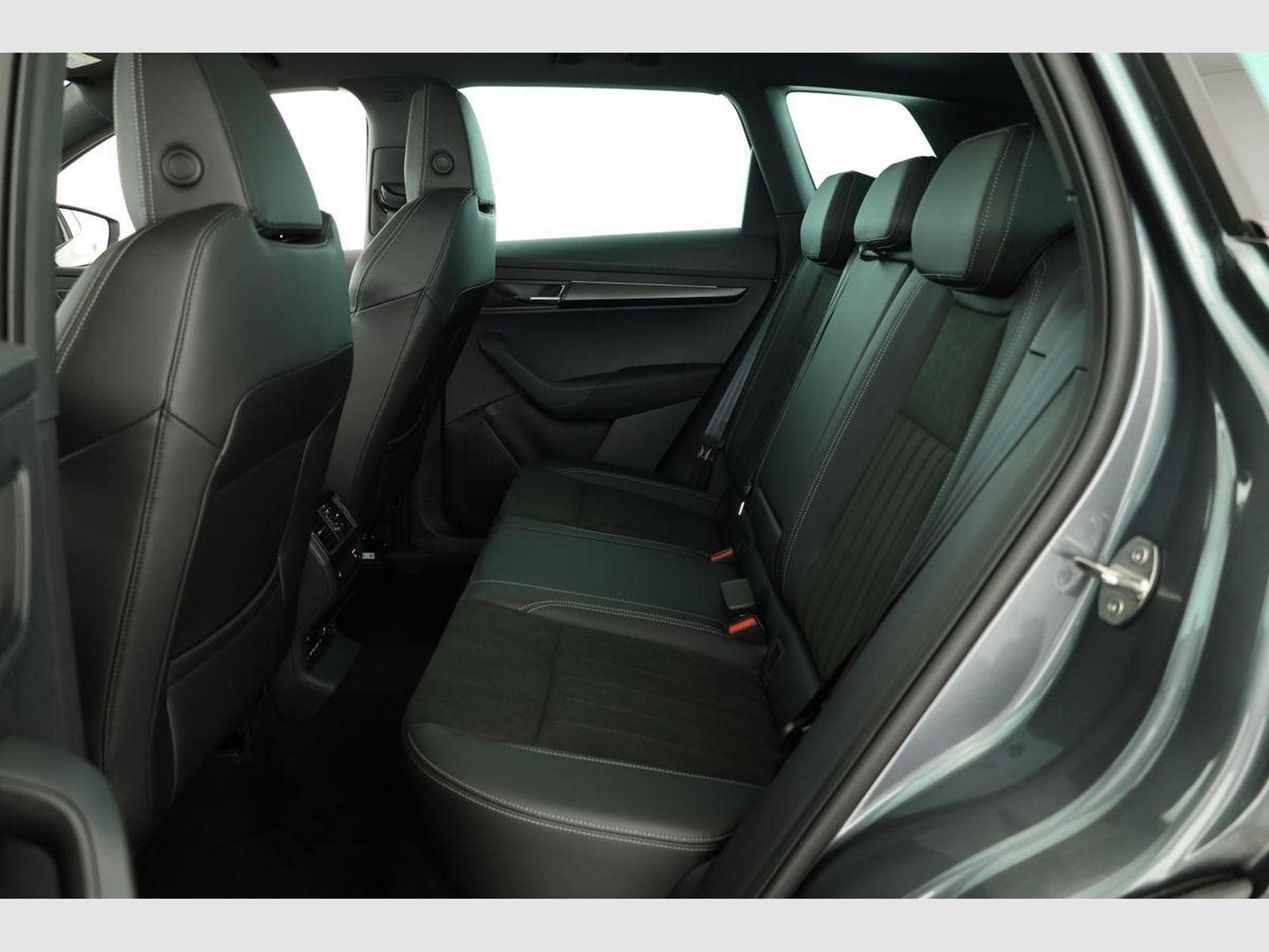 Skoda Karoq Sportline 4x4 (2026) - Foto 12