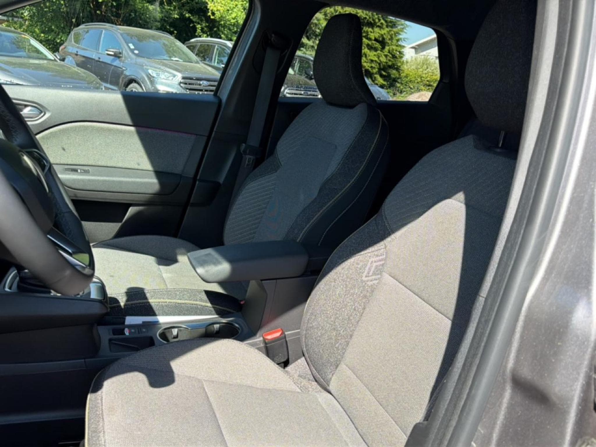 Renault CAPTUR II 1.6 E-TECH FULL HYBRID 145 TECHNO (2025) - Photo 12