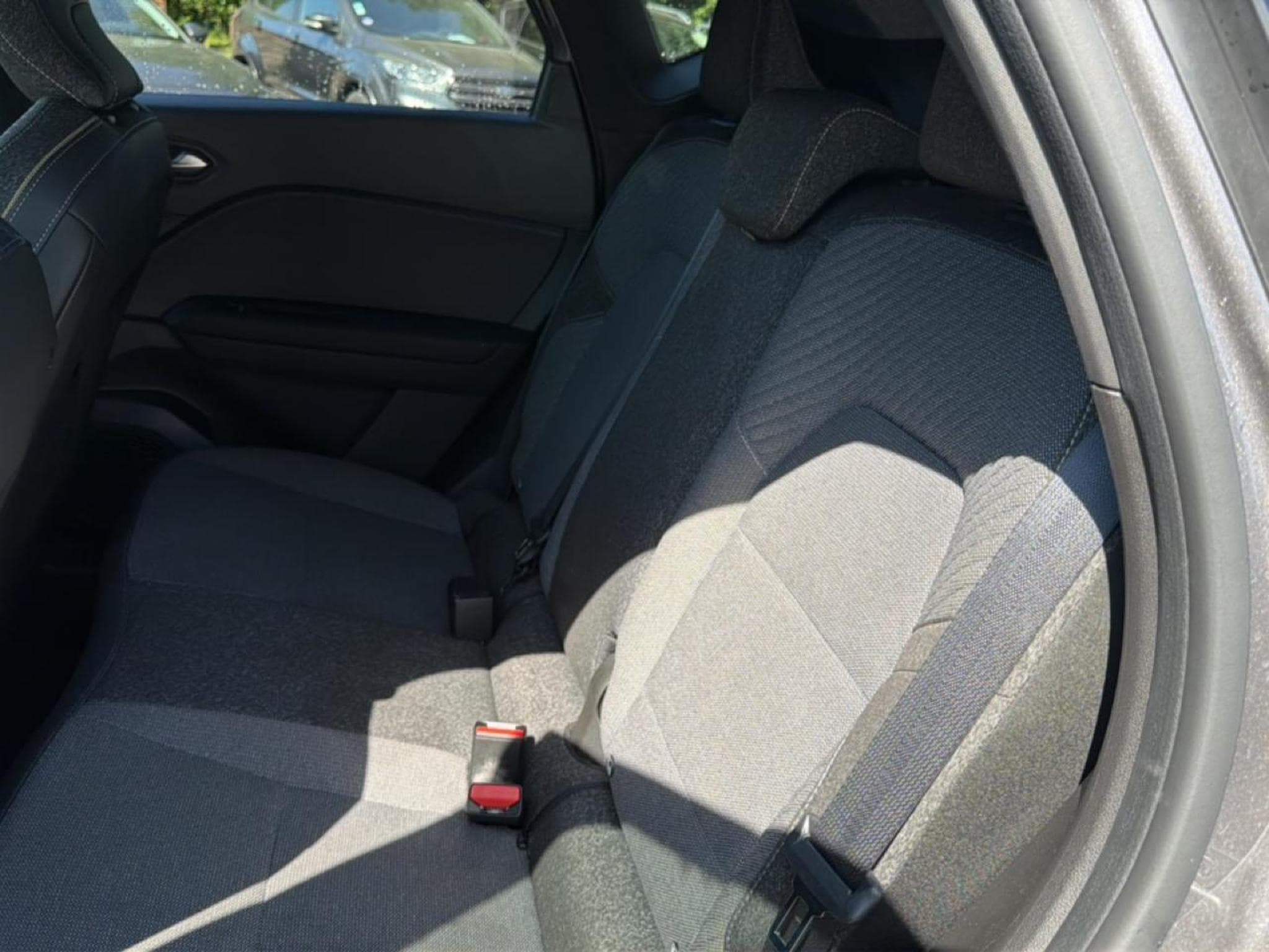 Renault CAPTUR II 1.6 E-TECH FULL HYBRID 145 TECHNO (2025) - Photo 14