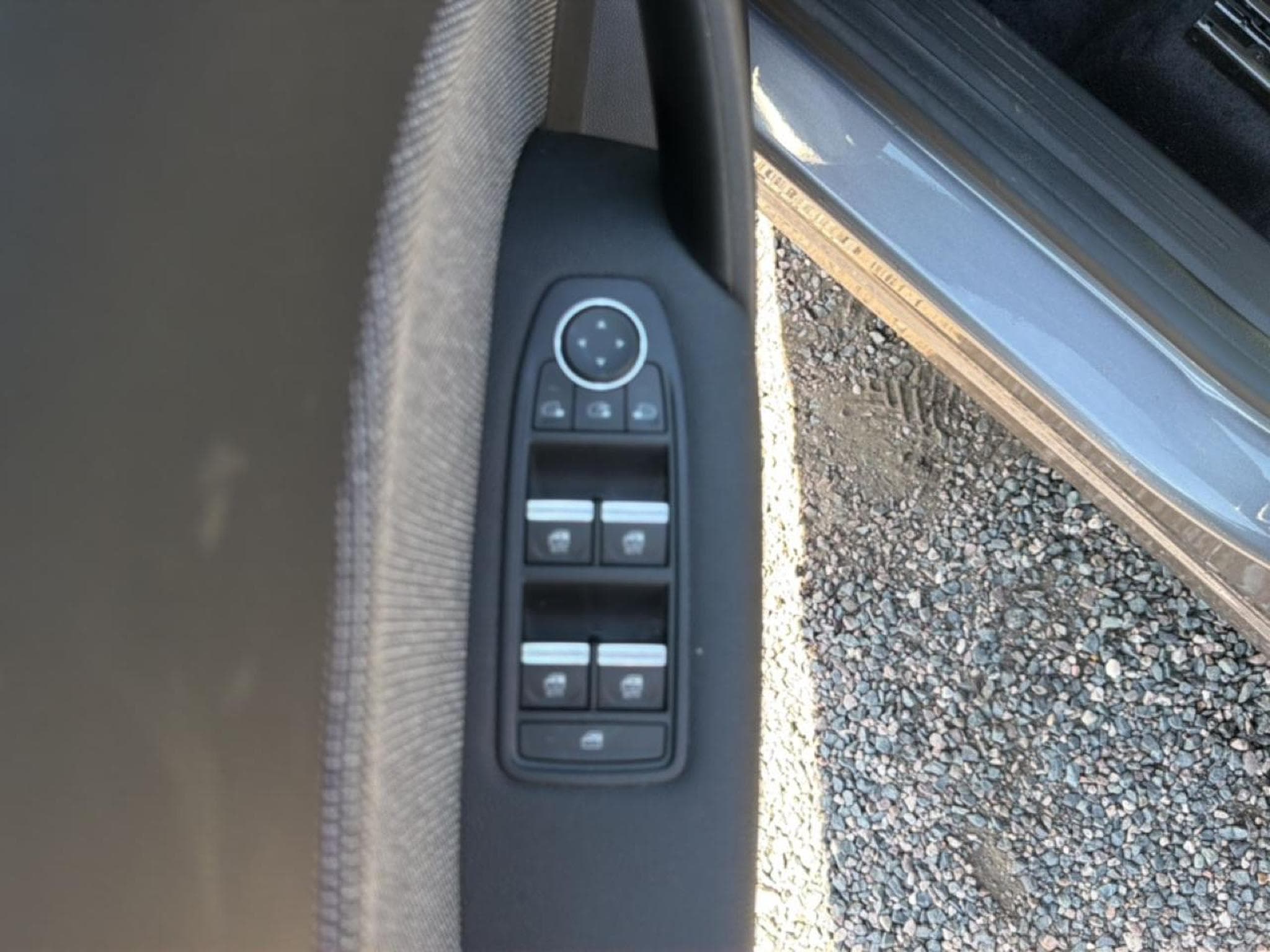 Renault CAPTUR II 1.6 E-TECH FULL HYBRID 145 TECHNO (2025) - Photo 16