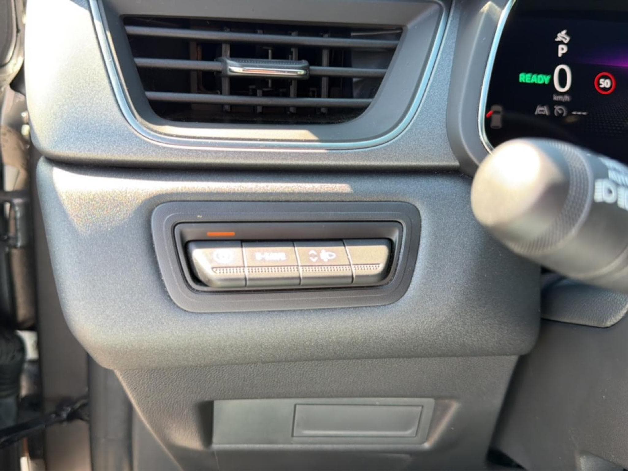 Renault CAPTUR II 1.6 E-TECH FULL HYBRID 145 TECHNO (2025) - Photo 17