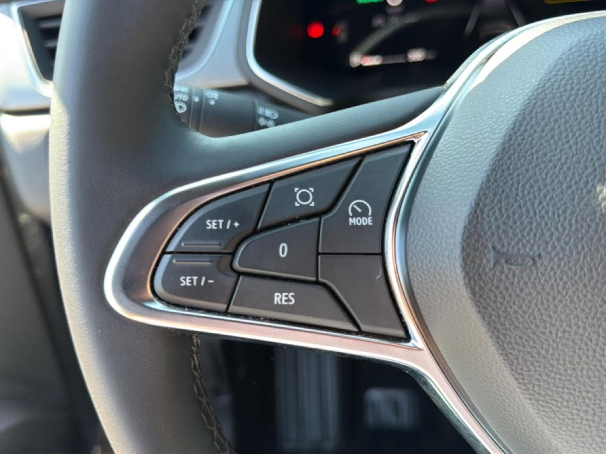Renault CAPTUR II 1.6 E-TECH FULL HYBRID 145 TECHNO (2025) - Photo 18