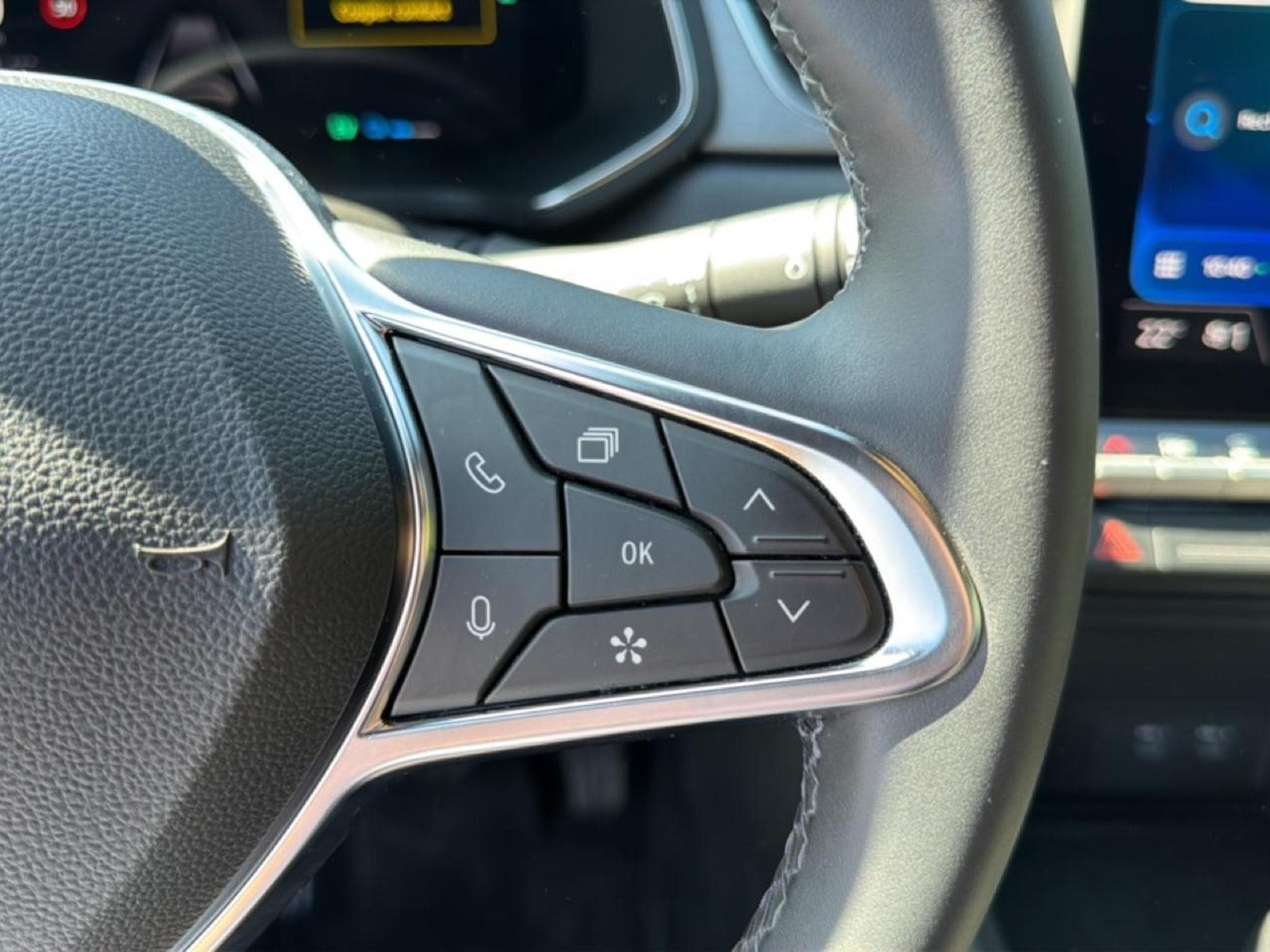 Renault CAPTUR II 1.6 E-TECH FULL HYBRID 145 TECHNO (2025) - Photo 19
