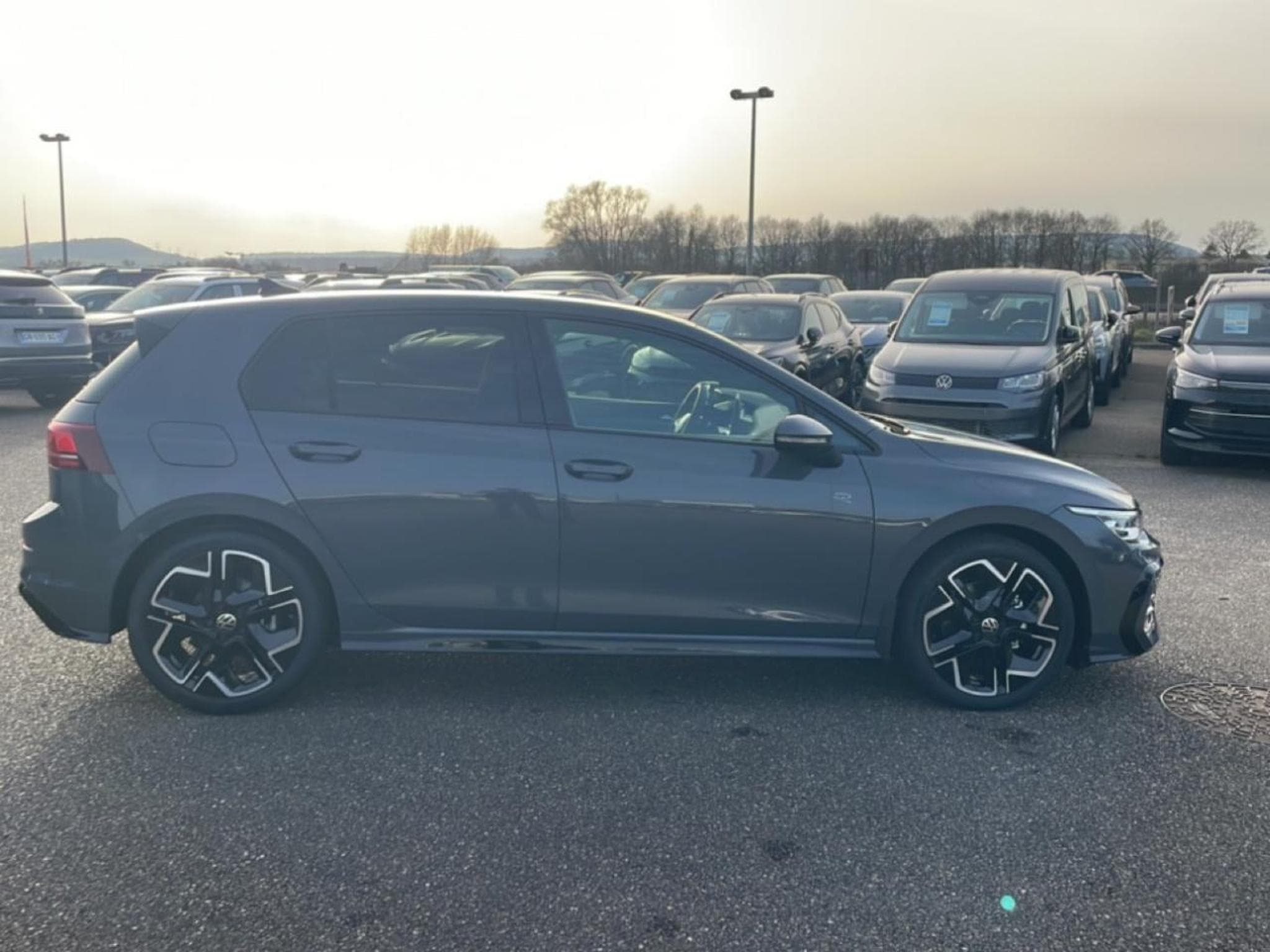 VW GOLF VIII 1.5 ETSI EVO2 150 R-LINE DSG7 (2026) - Photo 4