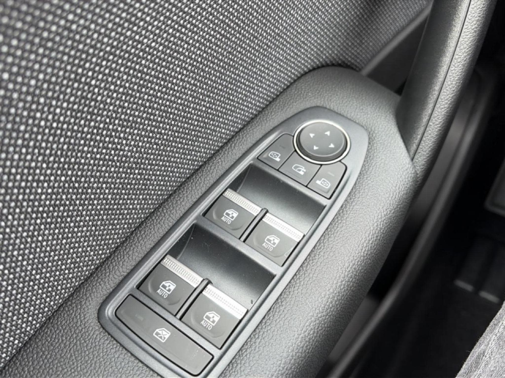 Renault CAPTUR II 1.8 E-TECH FULL HYBRID 160 TECHNO (2026) - Photo 11
