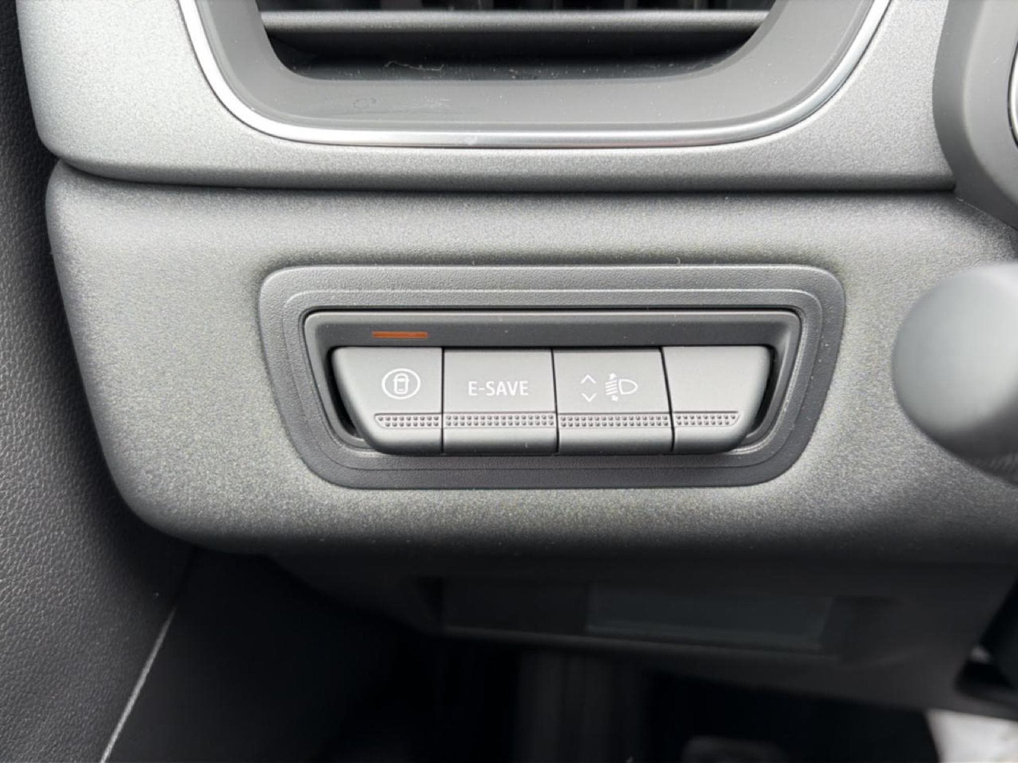 Renault CAPTUR II 1.8 E-TECH FULL HYBRID 160 TECHNO (2026) - Photo 13