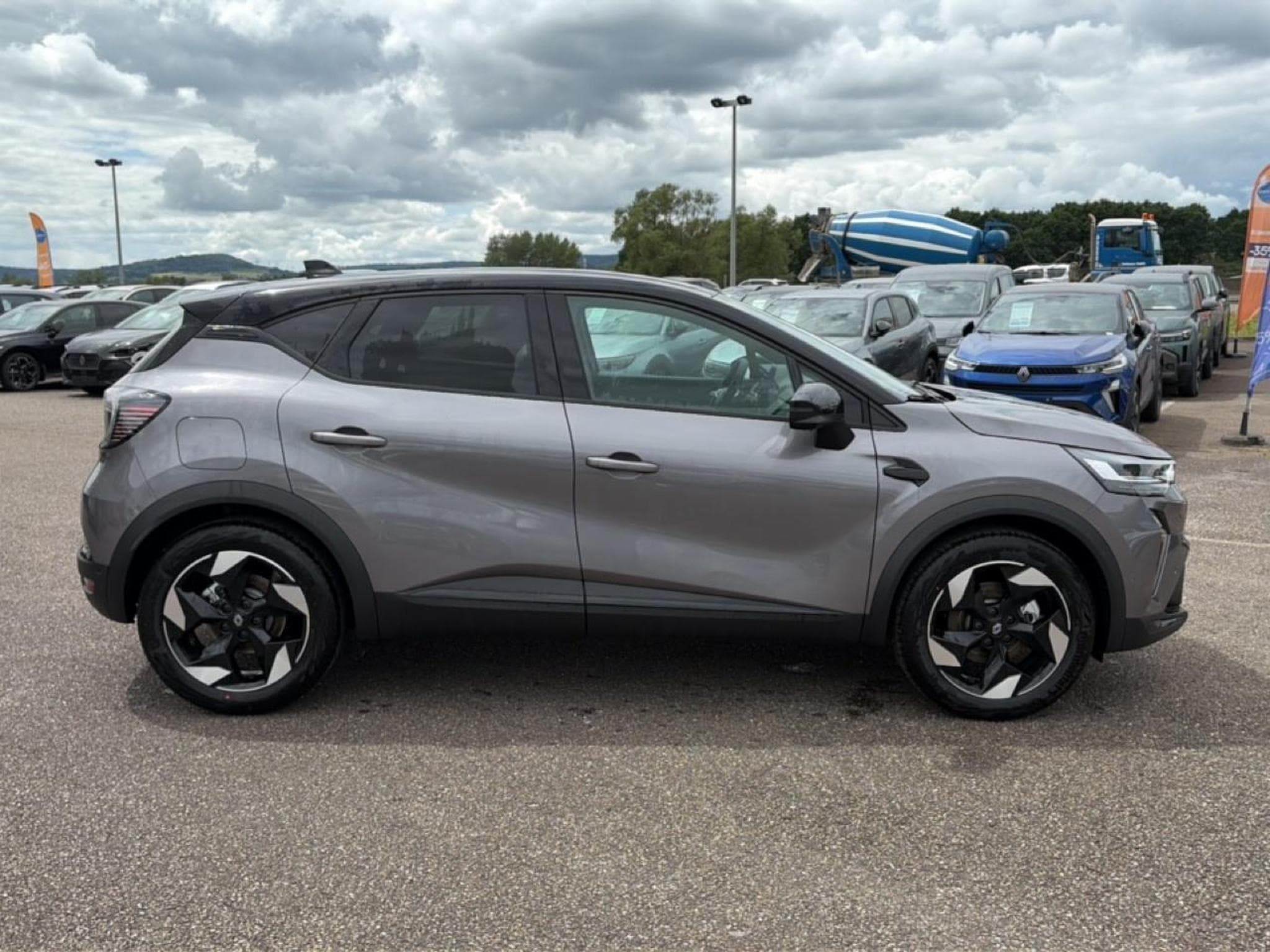 Renault CAPTUR II 1.8 E-TECH FULL HYBRID 160 TECHNO (2026) - Photo 4