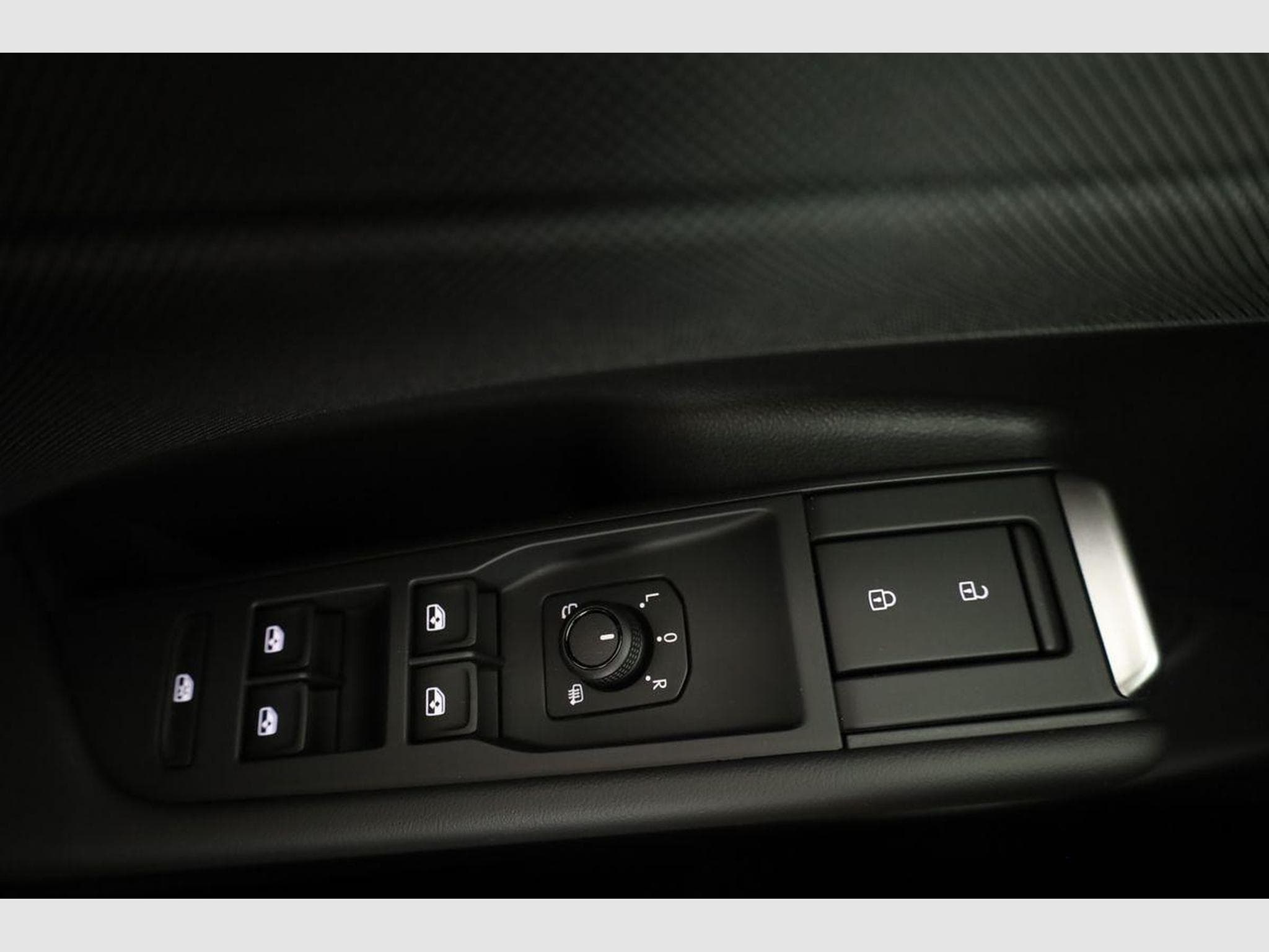 VW T-Roc 1.5 eTSI 110 kW Life (2026) - Photo 7