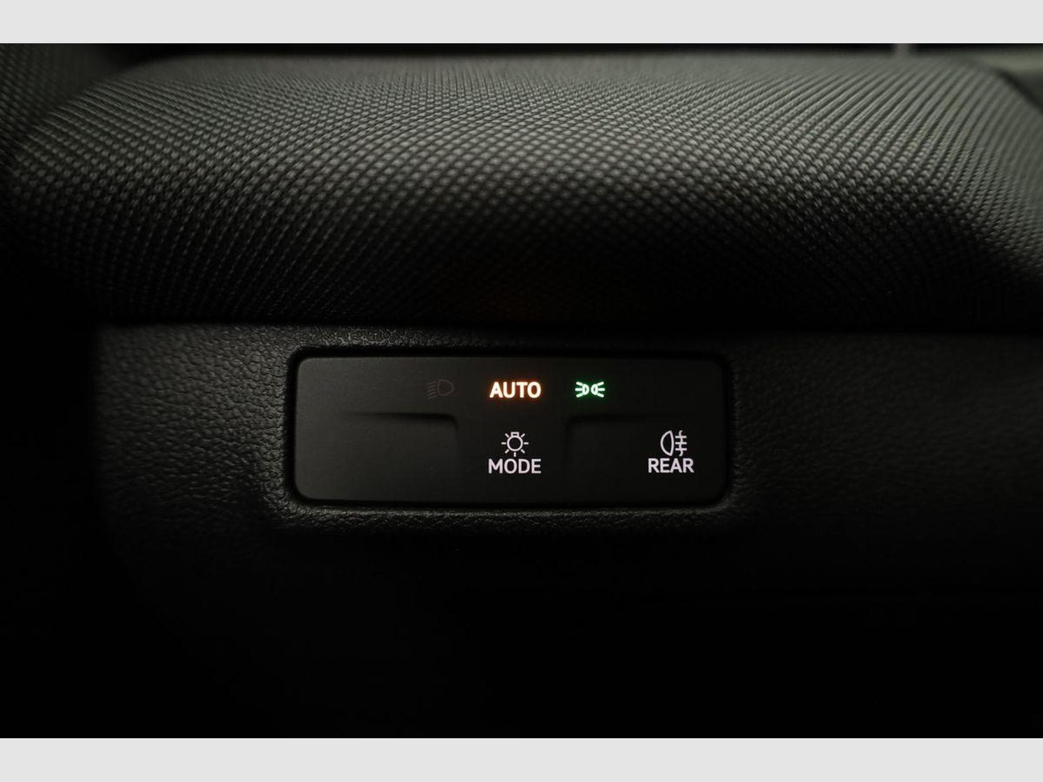 VW T-Roc 1.5 eTSI 110 kW Life (2026) - Photo 8