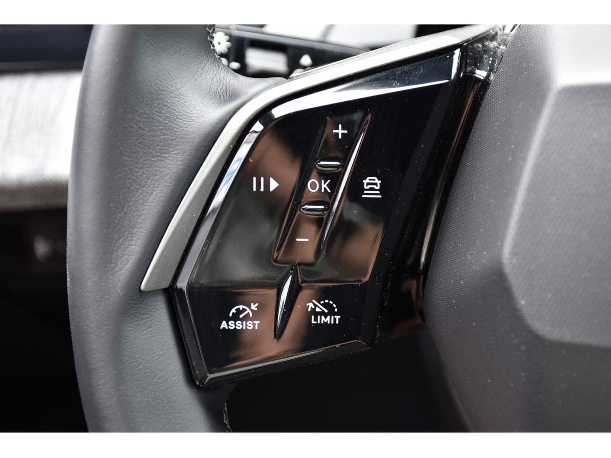 Peugeot 3008 1.2 Hybrid 145 e-DCS6 Allure ACC CAM 360 1° MAIN (2025) - Foto 23