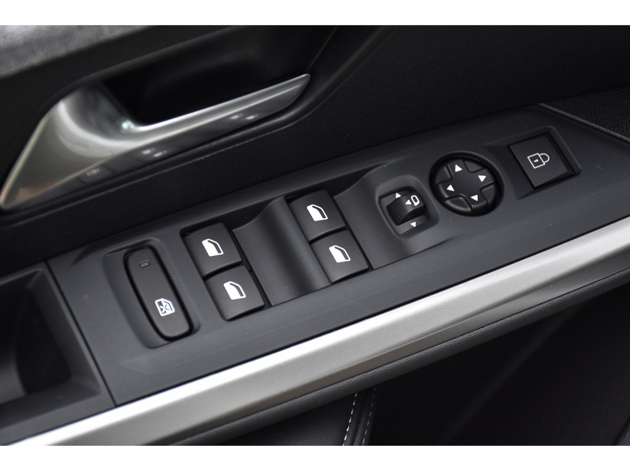 Peugeot 3008 1.2 Hybrid 145 e-DCS6 Allure ACC CAM 360 1° MAIN (2025) - Foto 24