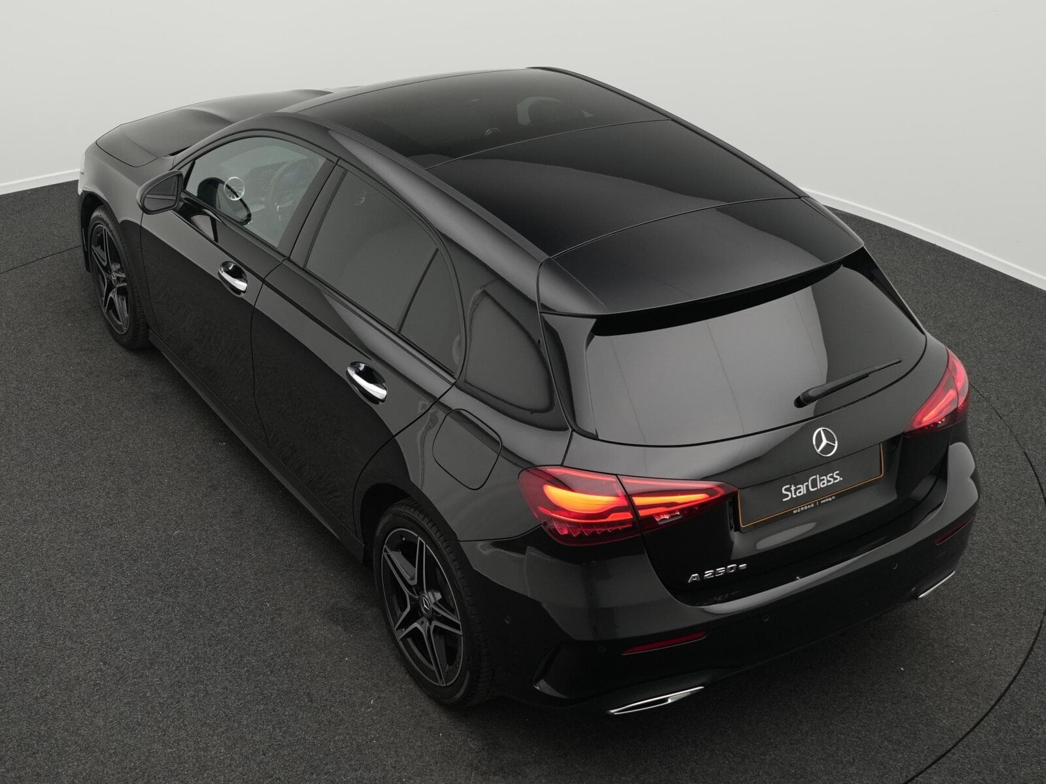 Mercedes A 250 e AMG-Line LED+Pano+Night+Keyless+Kamera (2023) - Foto 11