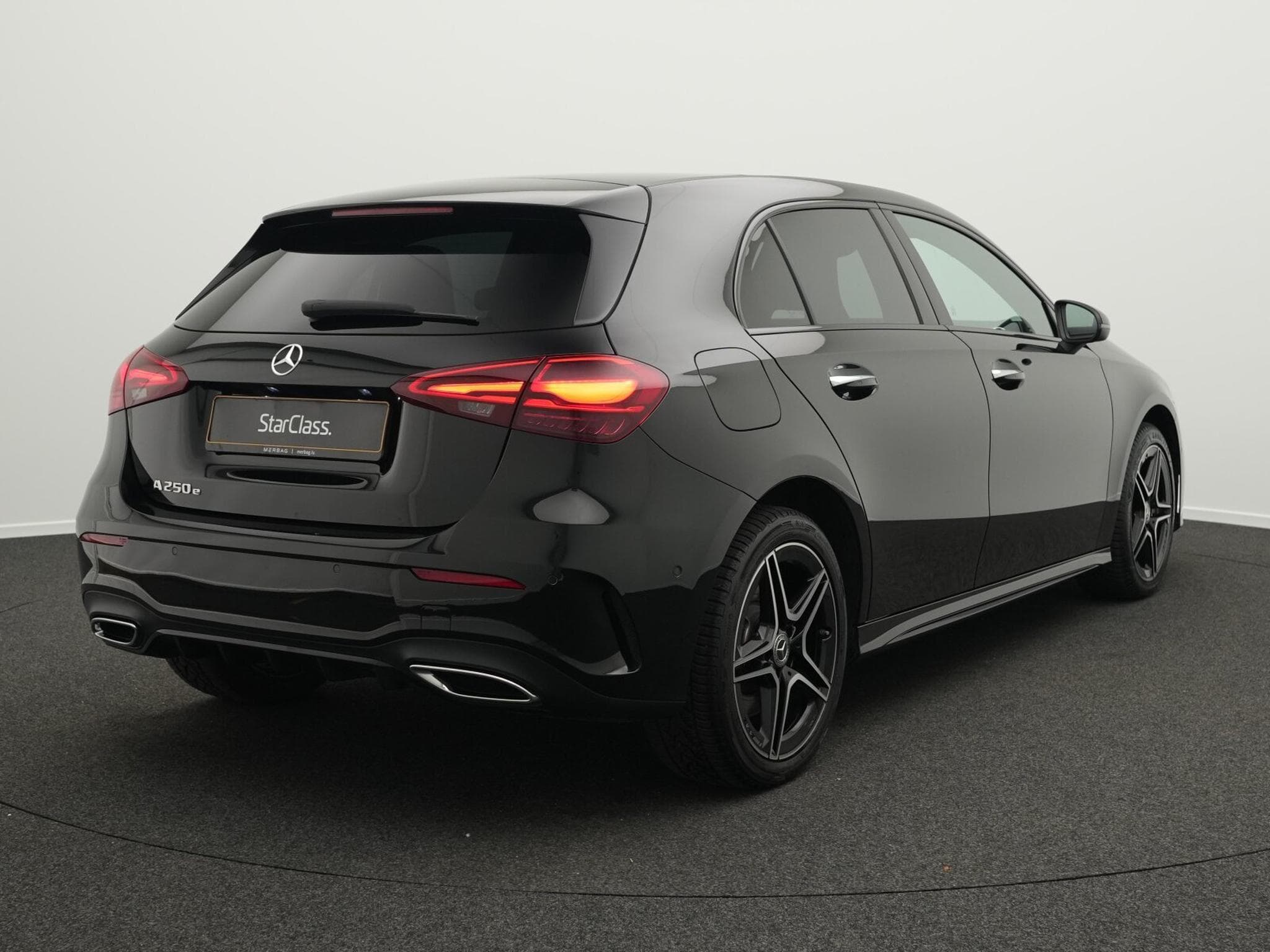 Mercedes A 250 e AMG-Line LED+Pano+Night+Keyless+Kamera (2023) - Foto 3