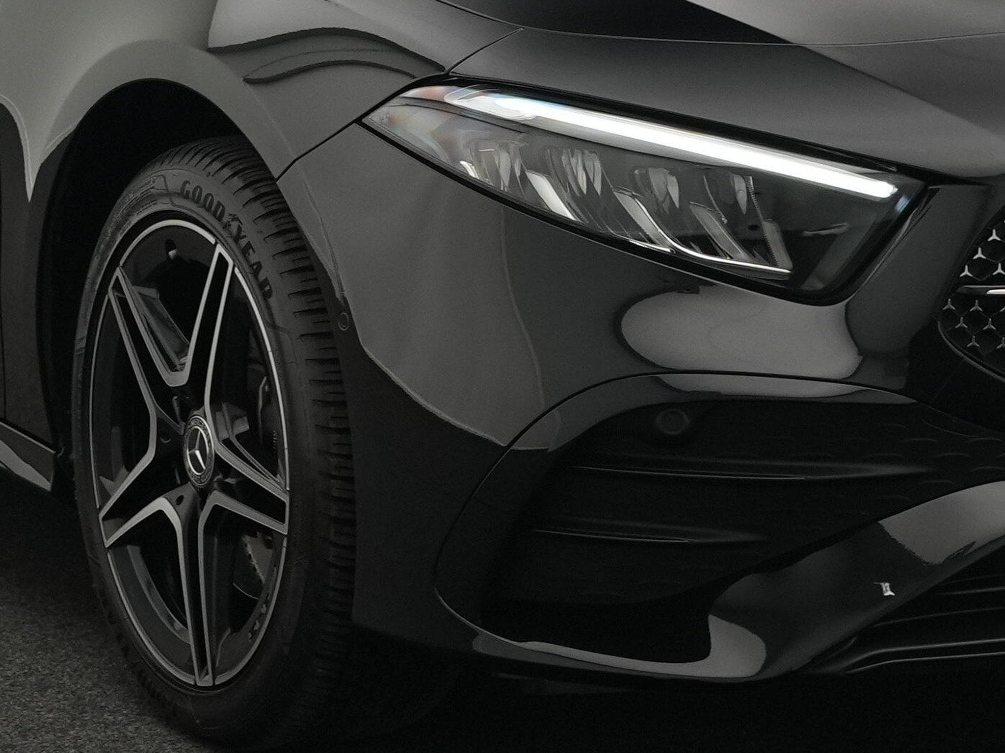 Mercedes A 250 e AMG-Line LED+Pano+Night+Keyless+Kamera (2023) - Foto 7