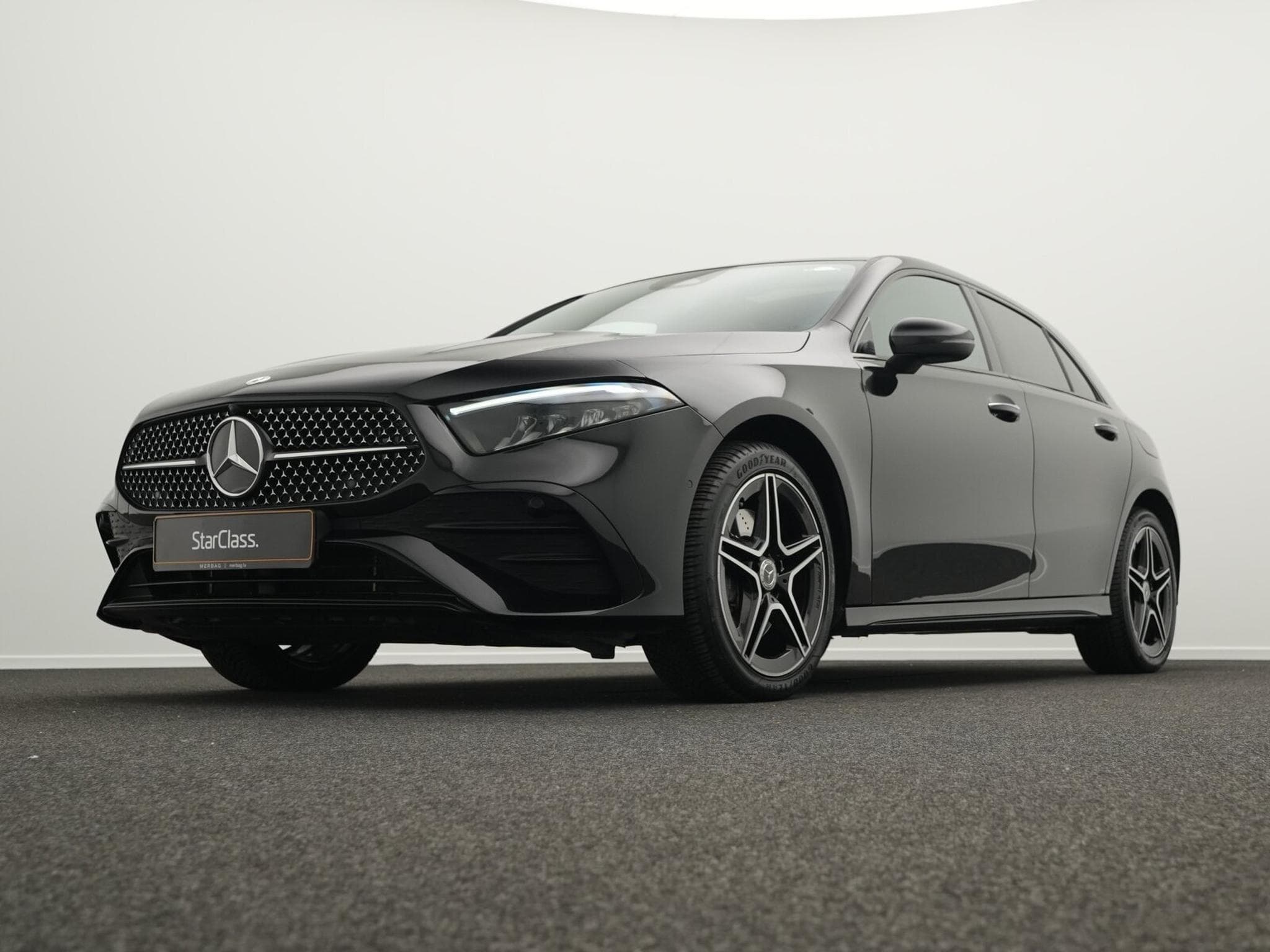 Mercedes A 250 e AMG-Line LED+Pano+Night+Keyless+Kamera (2023) - Foto 8